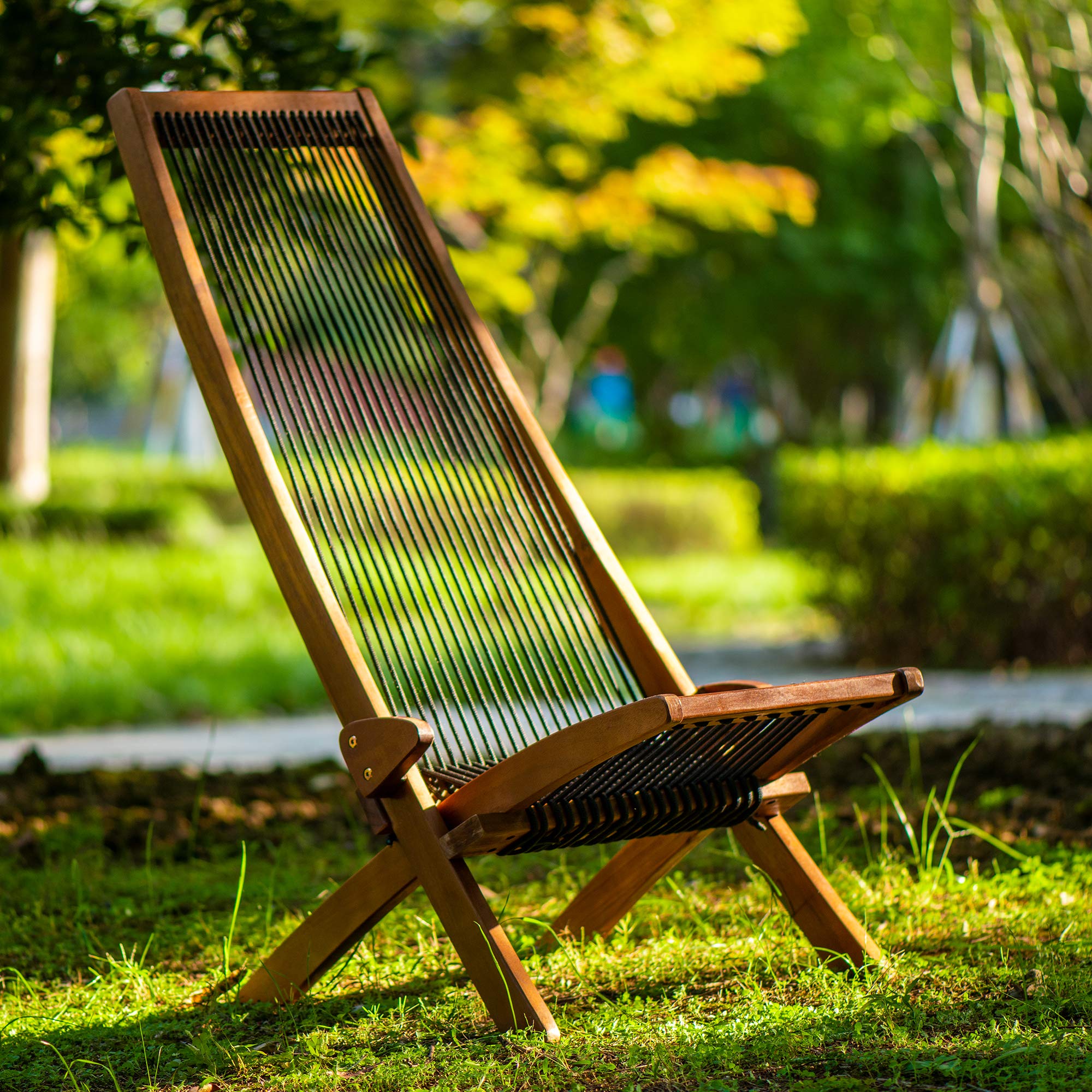 Folding Acacia Wood Outdoor Lounge Chair - Low Profile Patio Furniture for Porch, Deck, Balcony, Lawn & Garden - Perfect for Relaxing in Backyard, Poolside or Beach