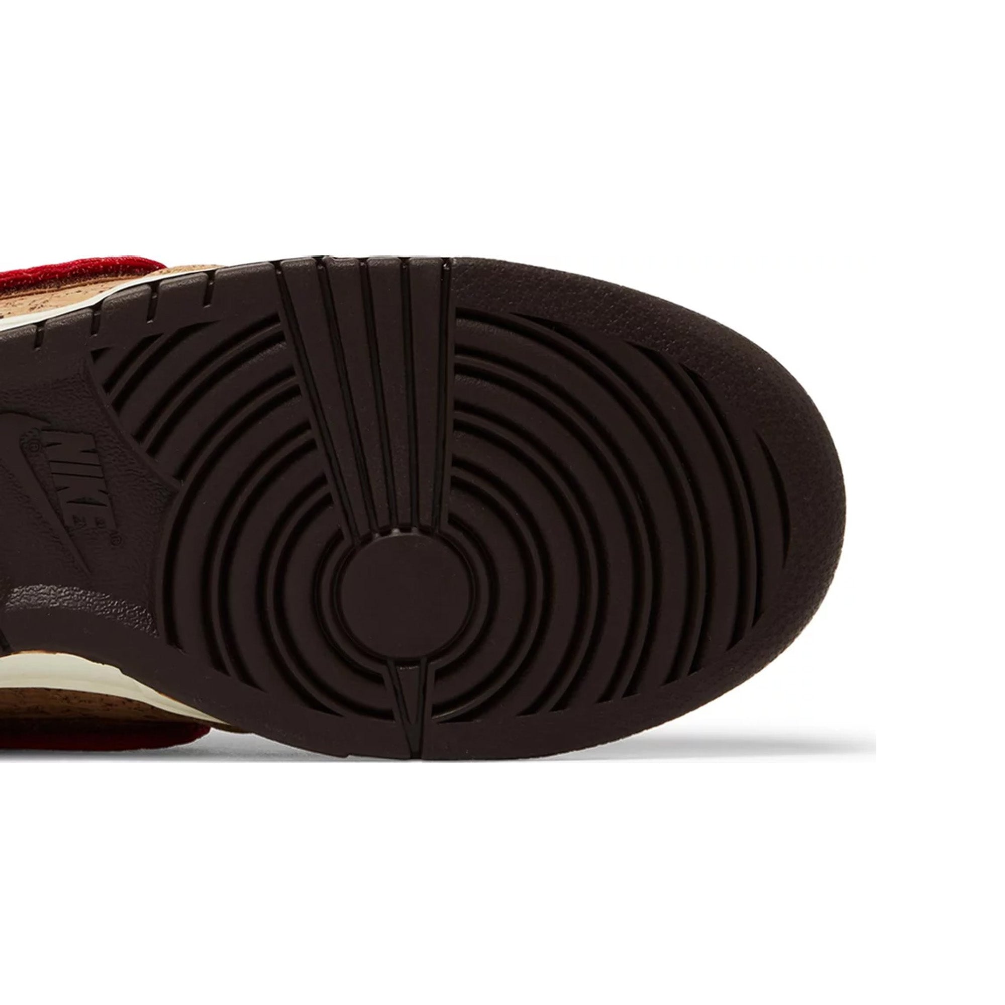 Nike Dunk Low SP 'CLOT Cork' Sneakers (2023) - Limited Edition Streetwear Shoes for Casual Wear & Sneaker Collectors