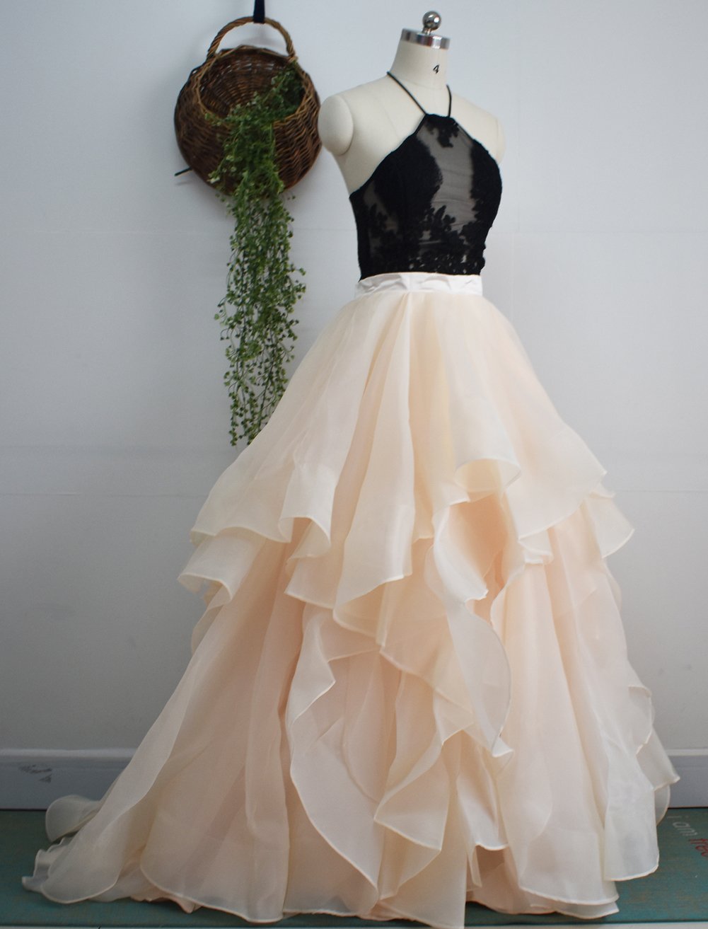 Elegant Women's Long Ball Maxi Wedding Skirt with Train - Champagne Bridal Gown for Prom, Party & Special Occasions - Size XS