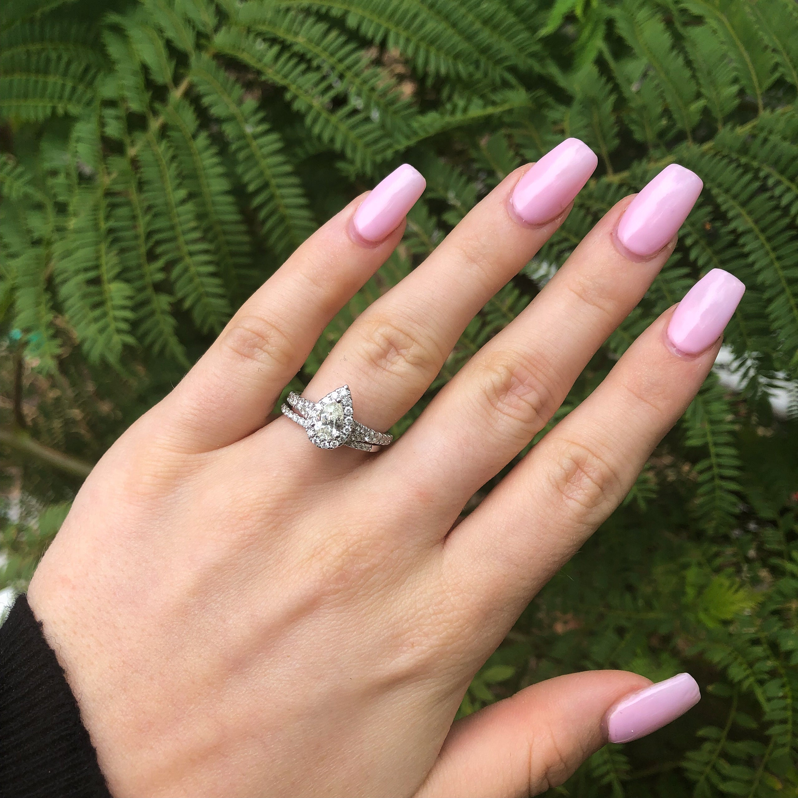 1 Carat Pear Cut Diamond Solitaire Ring in 9K White Gold with Brilliant Halo & Side Stones - Perfect for Engagement, Wedding & Anniversary Gifts
