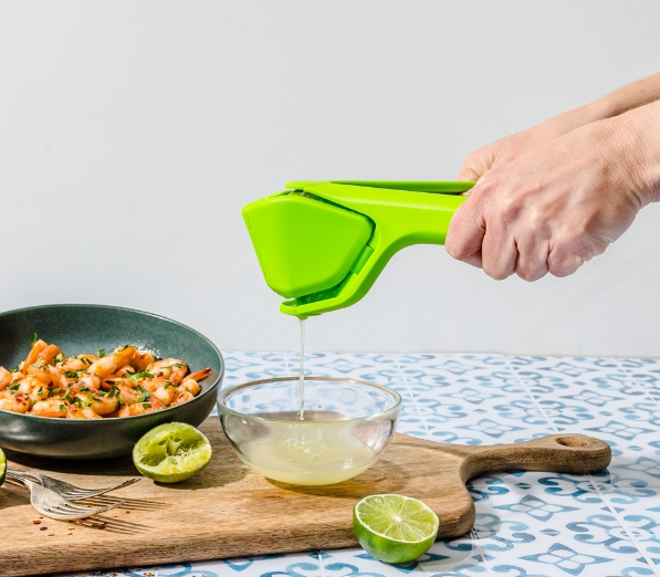 Dreamfarm Fluicer - Innovative Kitchen Utensil for Effortless Cooking | Perfect for Mixing, Stirring, and Serving | Ideal for Home Chefs and Cooking Enthusiasts