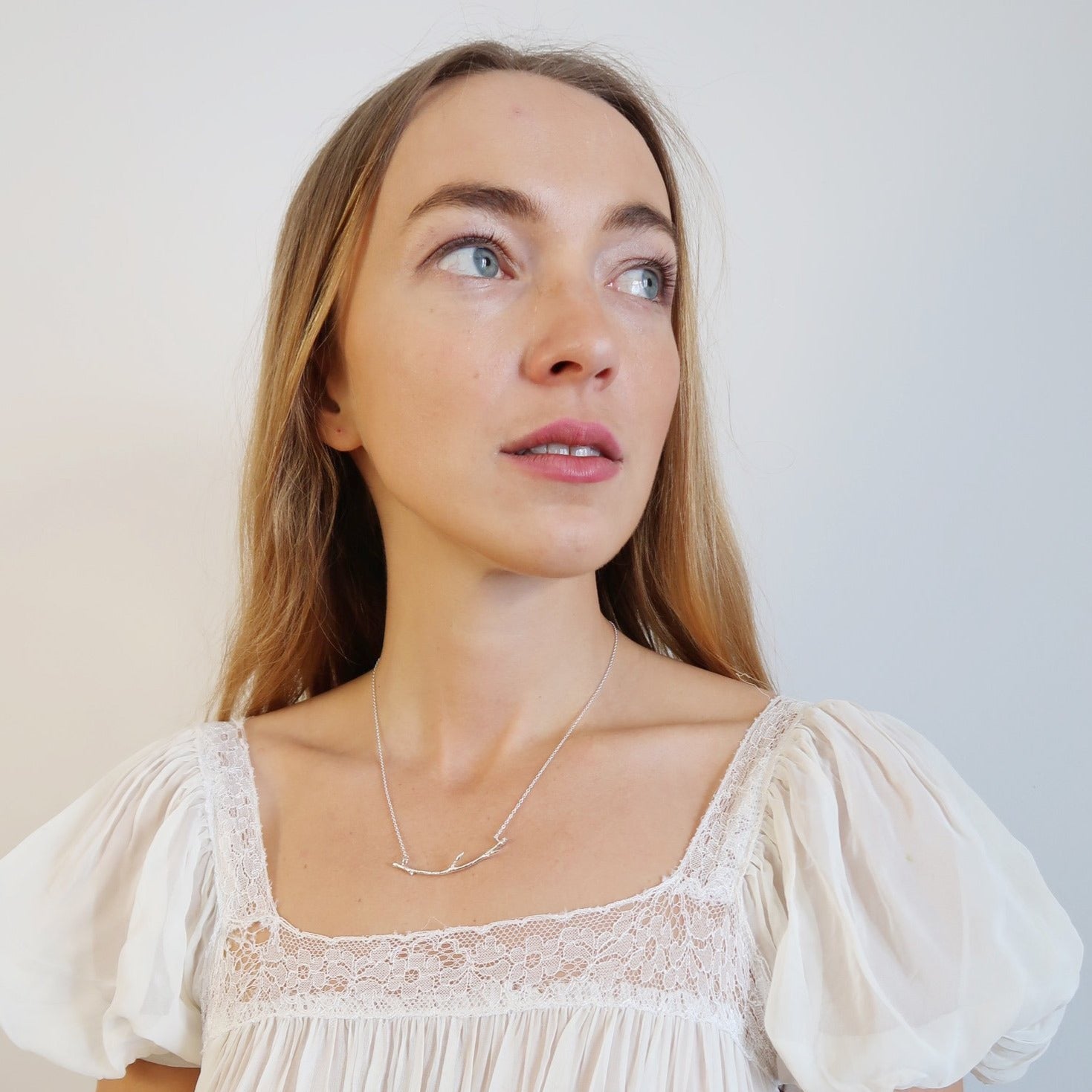 Elegant Curved Branch Bar Necklace for Women - Gold Plated Minimalist Pendant - Perfect for Everyday Wear, Date Nights & Gifts