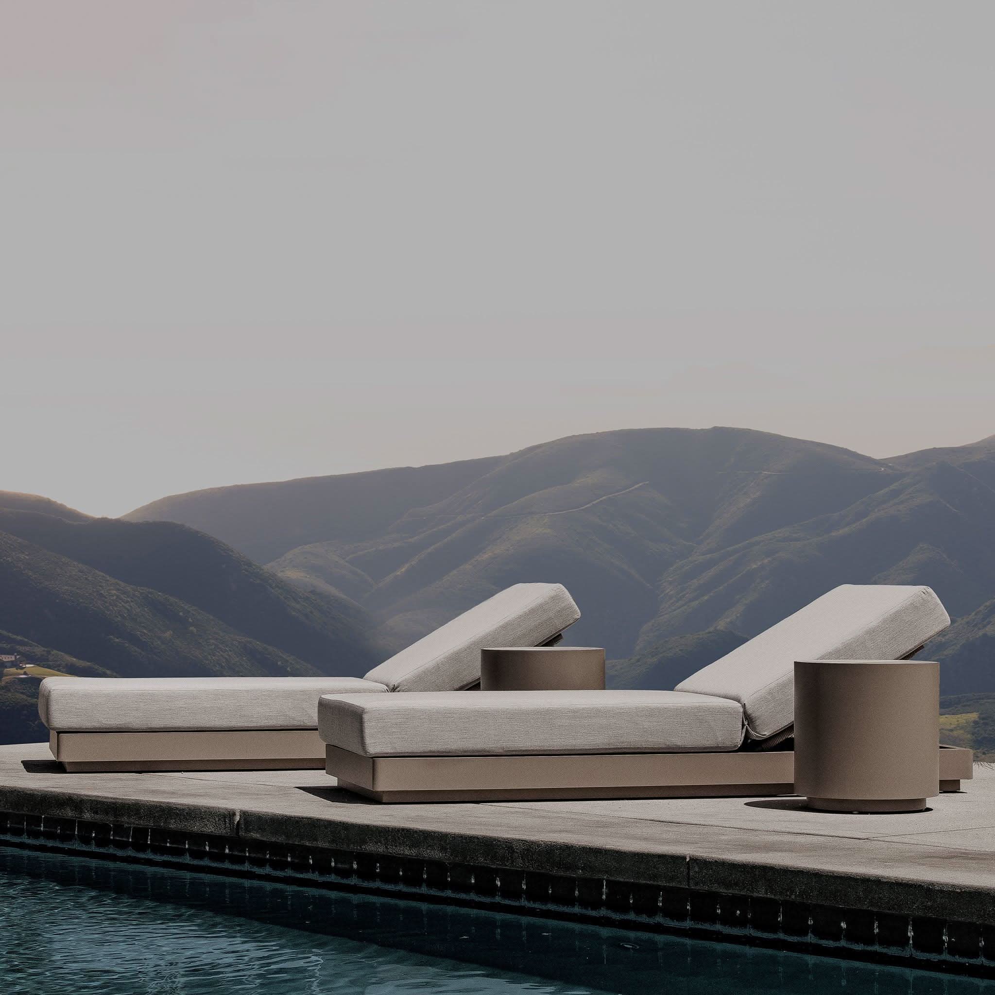 Antigua Sun Lounge - Premium Outdoor Patio Furniture for Relaxing in Your Backyard, Garden or Poolside - Perfect for Lounging, Sunbathing and Entertaining Guests