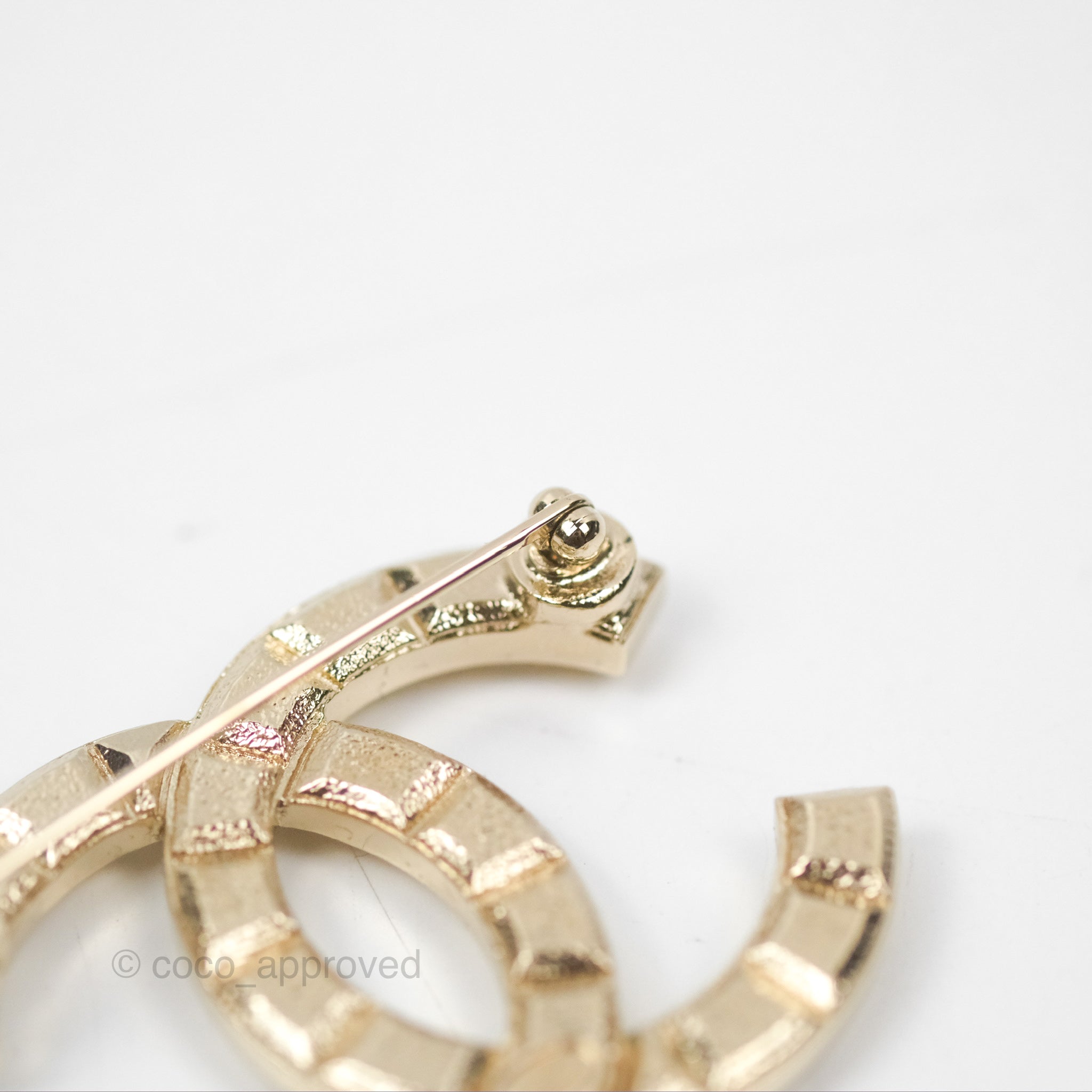 Chanel CC Logo Brooch Gold Tone 17V - Elegant Fashion Accessory for Women, Perfect for Dresses, Jackets & Handbags