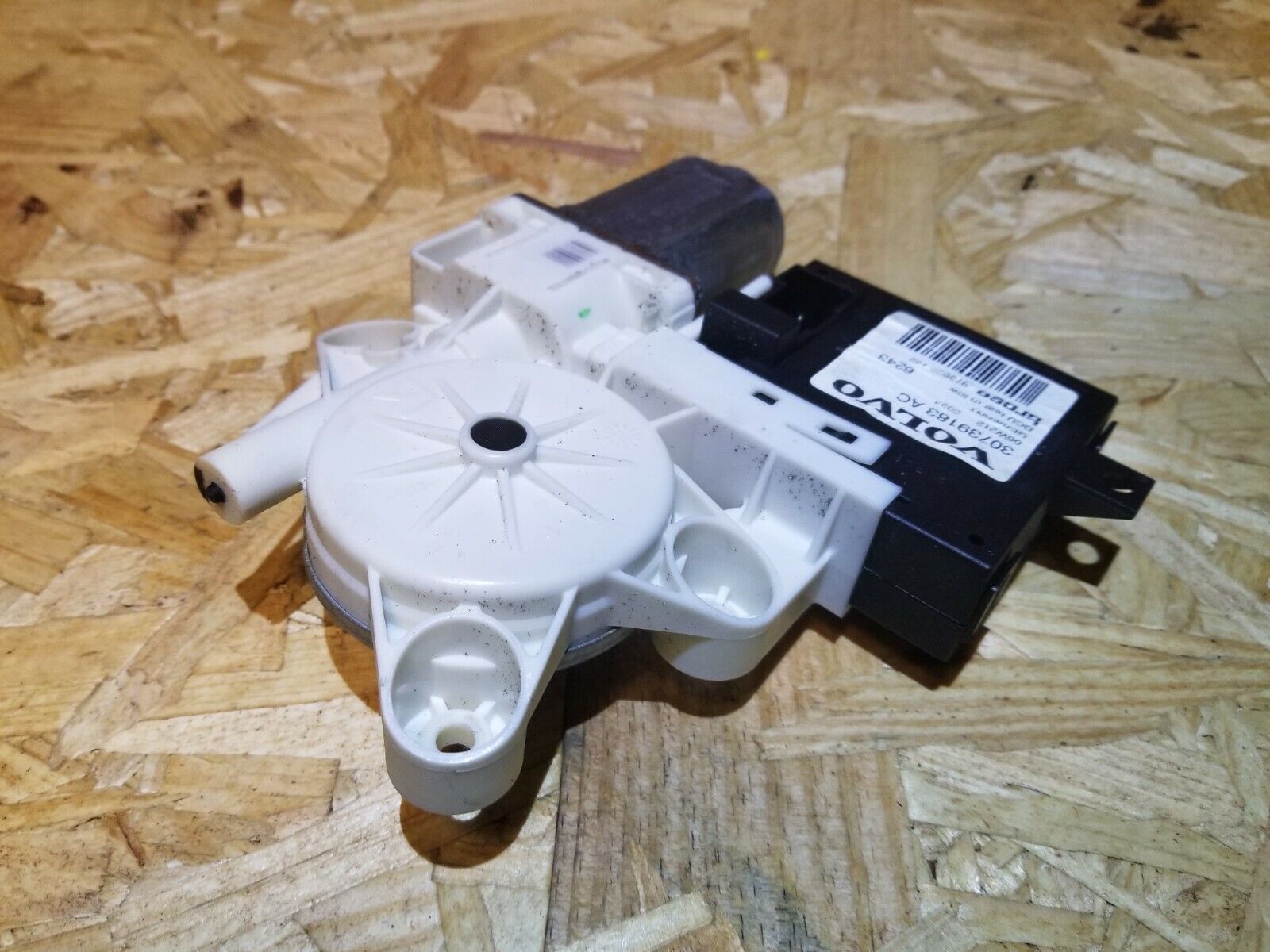 05-07 Volvo S40 Right Rear Passenger Window Regulator Motor - OEM Replacement Part for Smooth Window Operation - Perfect for Car Repairs & Maintenance