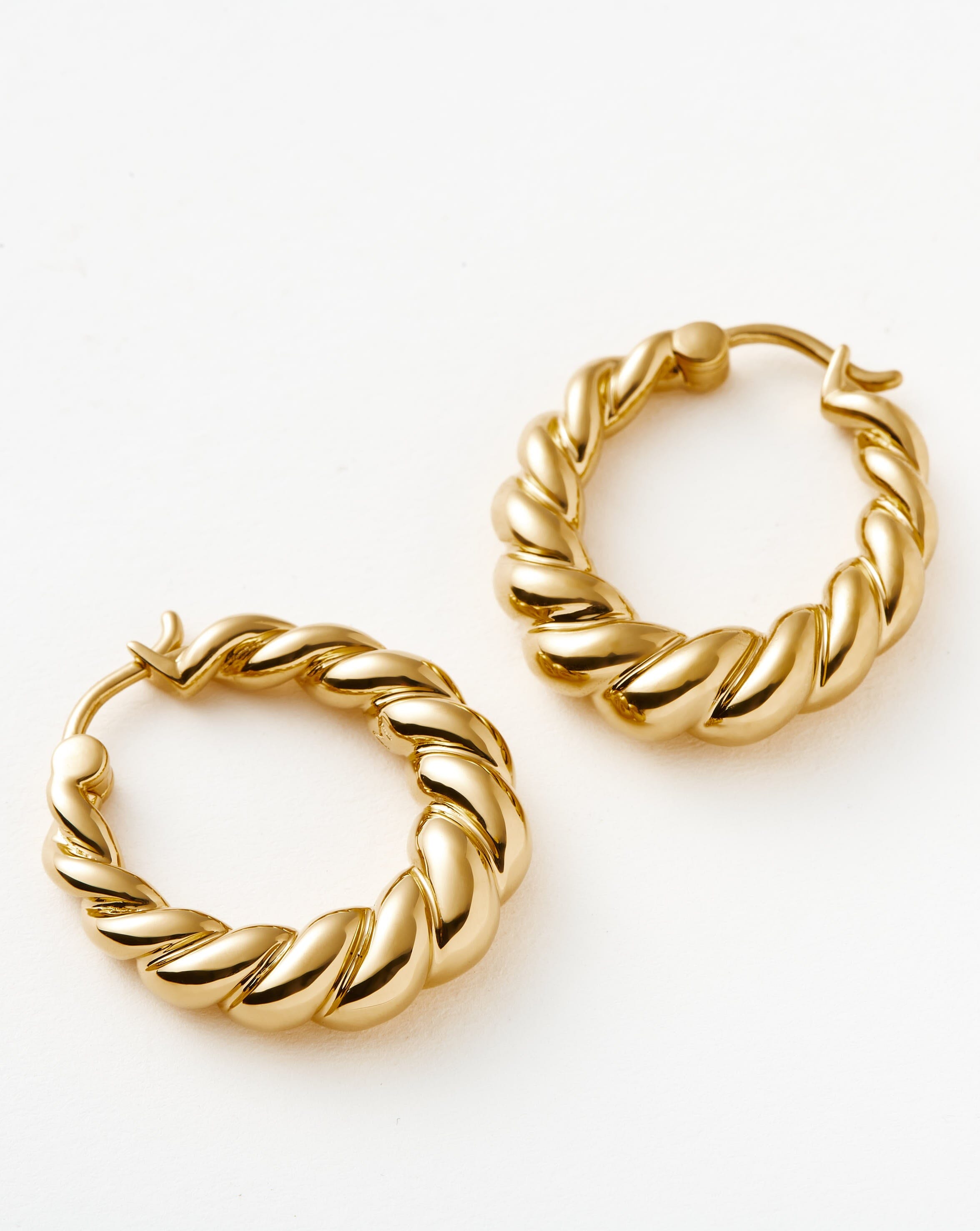Twisted Tidal Medium Hoop Earrings - 18k Gold Plated Dainty Jewelry for Women | Elegant Everyday Wear & Special Occasions