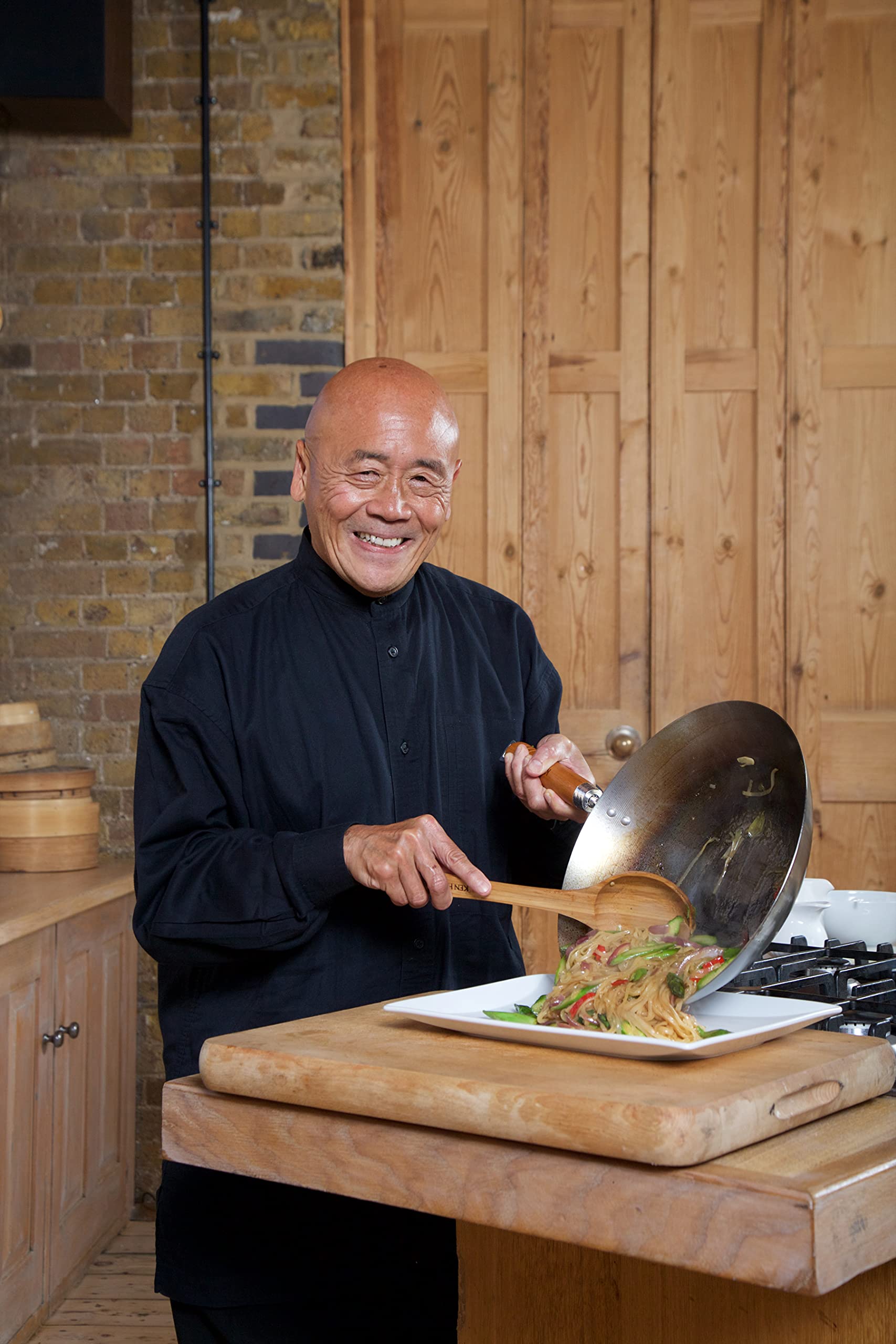 Ken Hom 10-Piece Carbon Steel Wok Set - 31cm Traditional Chinese Stir Fry Pan with Wooden Handle, Flat Base, Non-Induction, Dishwasher Not Recommended - Perfect for Home Cooking, Stir Frying, Deep Frying & Asian Cuisine
