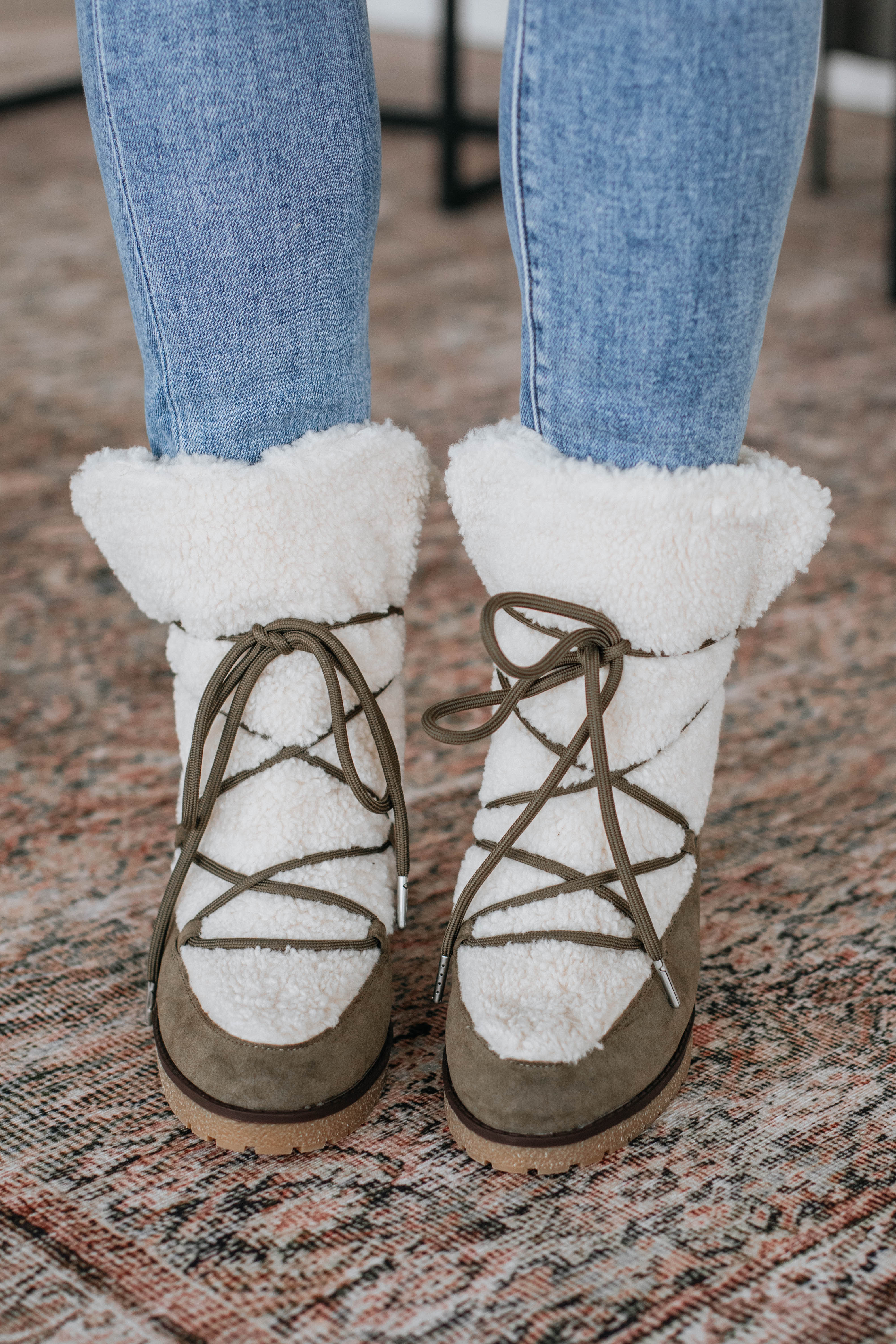Warm & Stylish Embracing The Chill Boots - Waterproof Winter Boots for Women - Perfect for Snow, Hiking & Outdoor Adventures