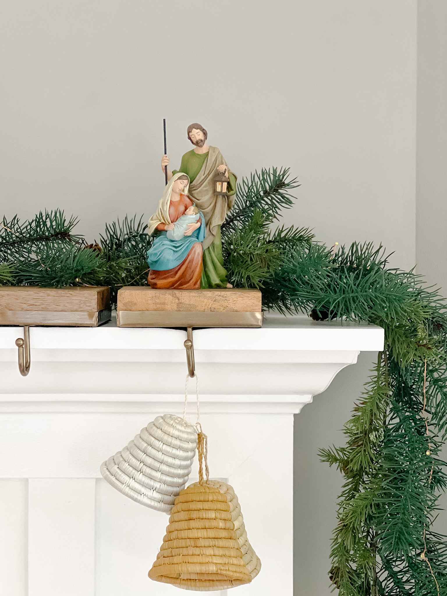 Holy Family Statue - Religious Home Decor, Catholic Gifts for Christmas, Baptism & Weddings - Perfect for Church Altar, Living Room & Garden Display