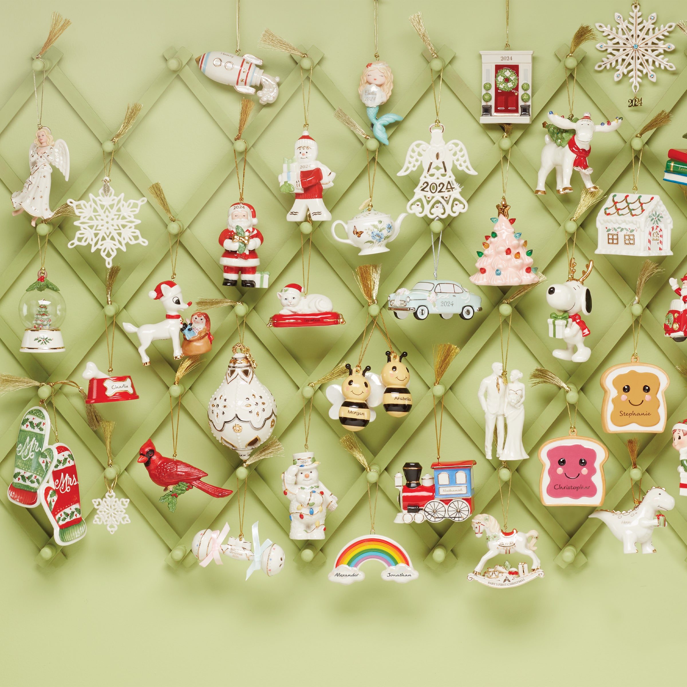 Mr. & Mrs. Mitten Ornaments Set of 2 - Christmas Tree Decorations for Couples, Perfect for Newlyweds and Anniversary Gifts