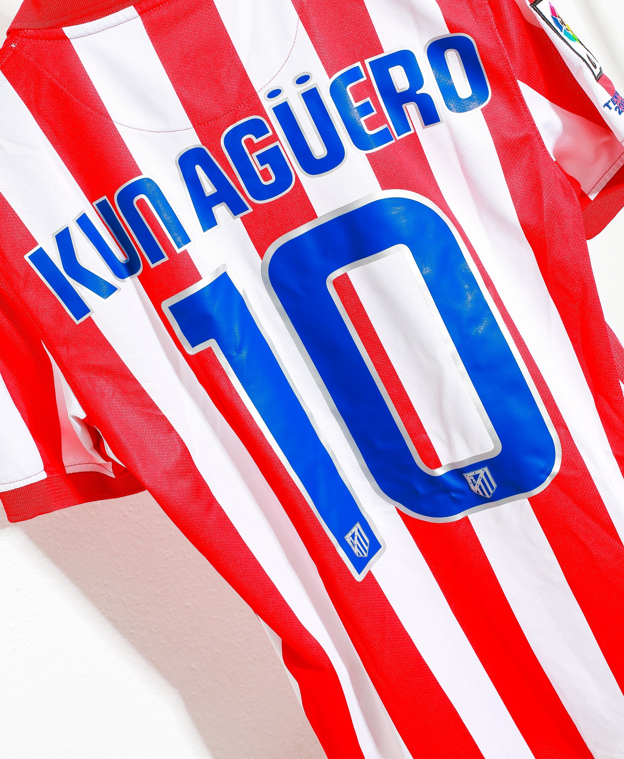 2009 Atletico Madrid Home Jersey #10 Kun Aguero (Medium) - Authentic Soccer Shirt for Fans & Collectors - Perfect for Match Days & Sports Memorabilia Display