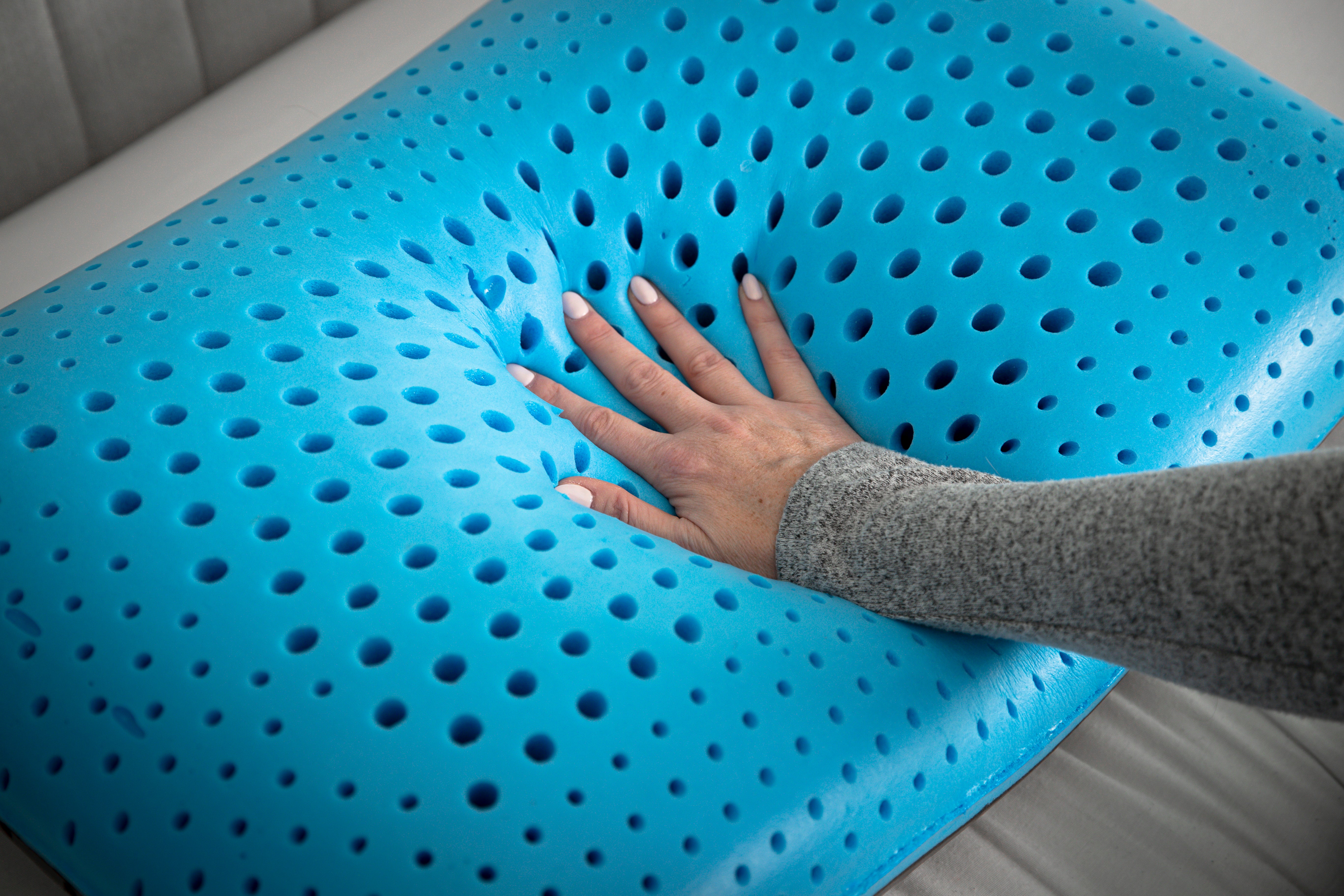 CarbonIce 7-in-1 Cooling Pillow with Bacteria Protection - Breathable & Hypoallergenic for Side, Back & Stomach Sleepers - Perfect for Hot Sleepers, Office Naps & Travel