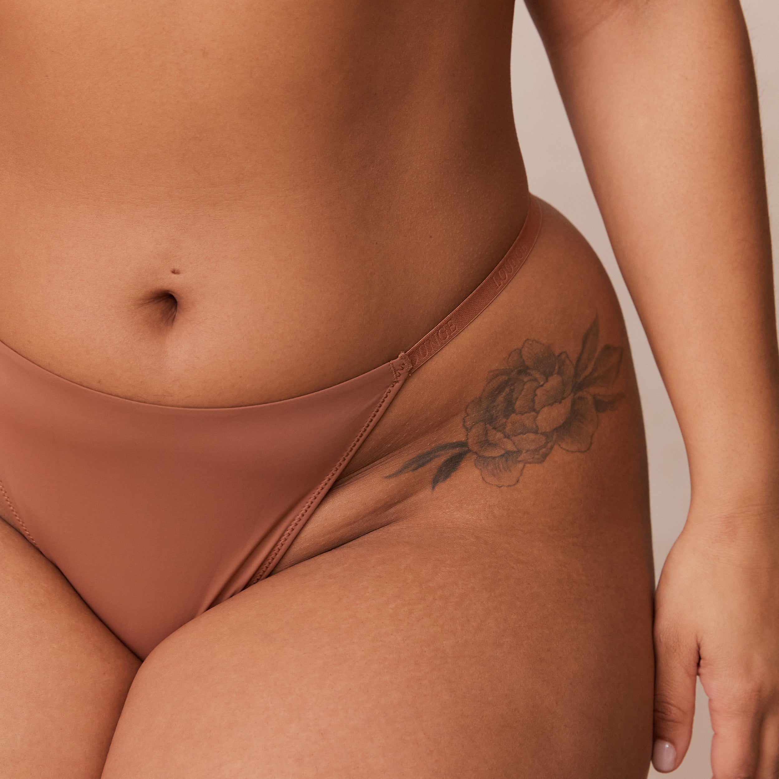 Light Non-Wired Plunge T-Shirt Bra in Mocha - Comfortable Everyday Wear for Work & Casual Outfits