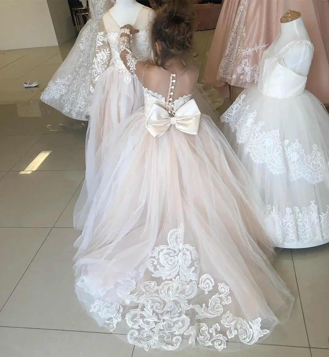 Lace Tulle Flower Girl Dress with Bows - First Communion Gown for Girls - Perfect for Weddings, Baptisms & Special Occasions