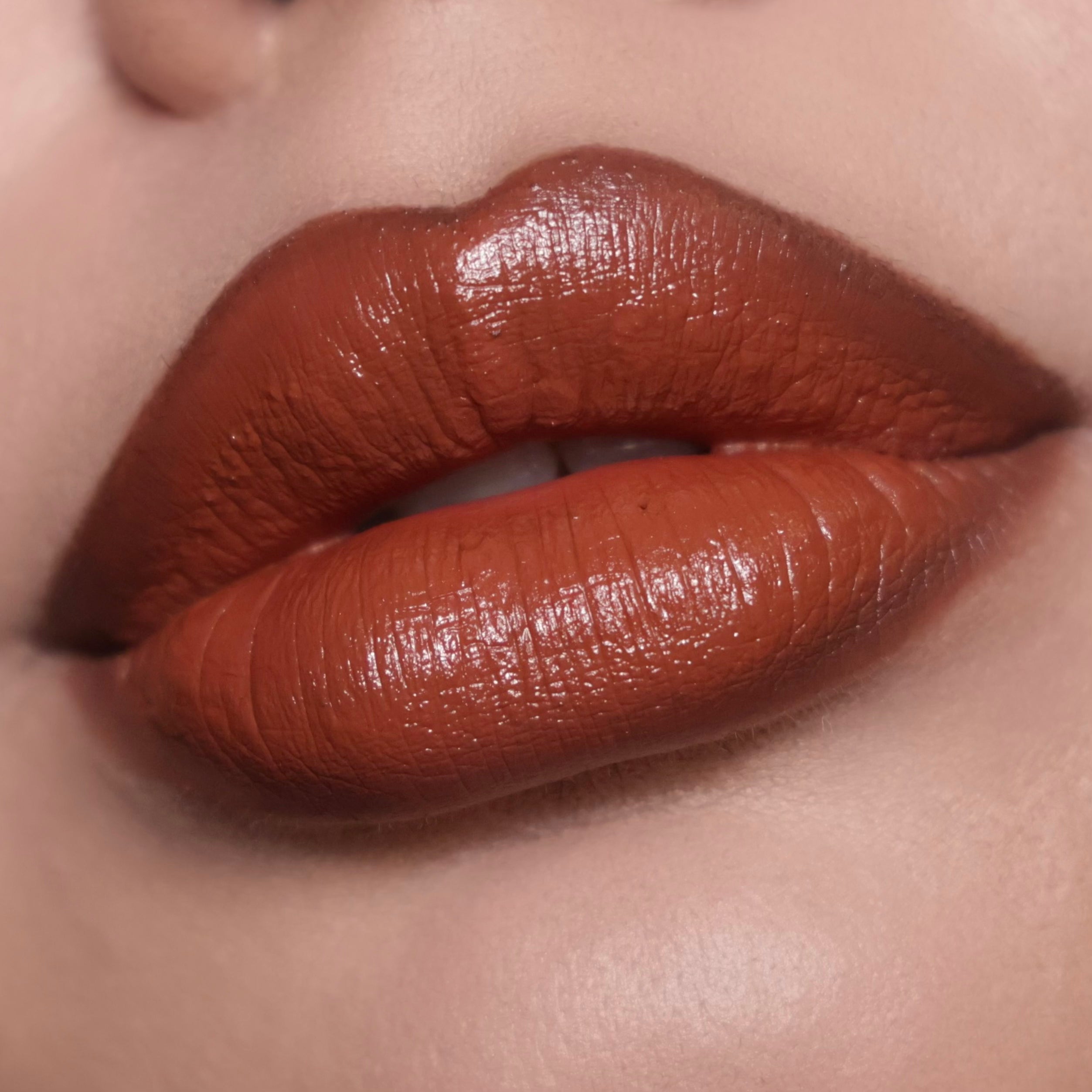 The Lord of the Rings x Glamlite Eye of Sauron Lip Kit - Long Lasting Matte Lipstick & Lip Liner Set | Perfect for Cosplay, Halloween & Fantasy Makeup Looks