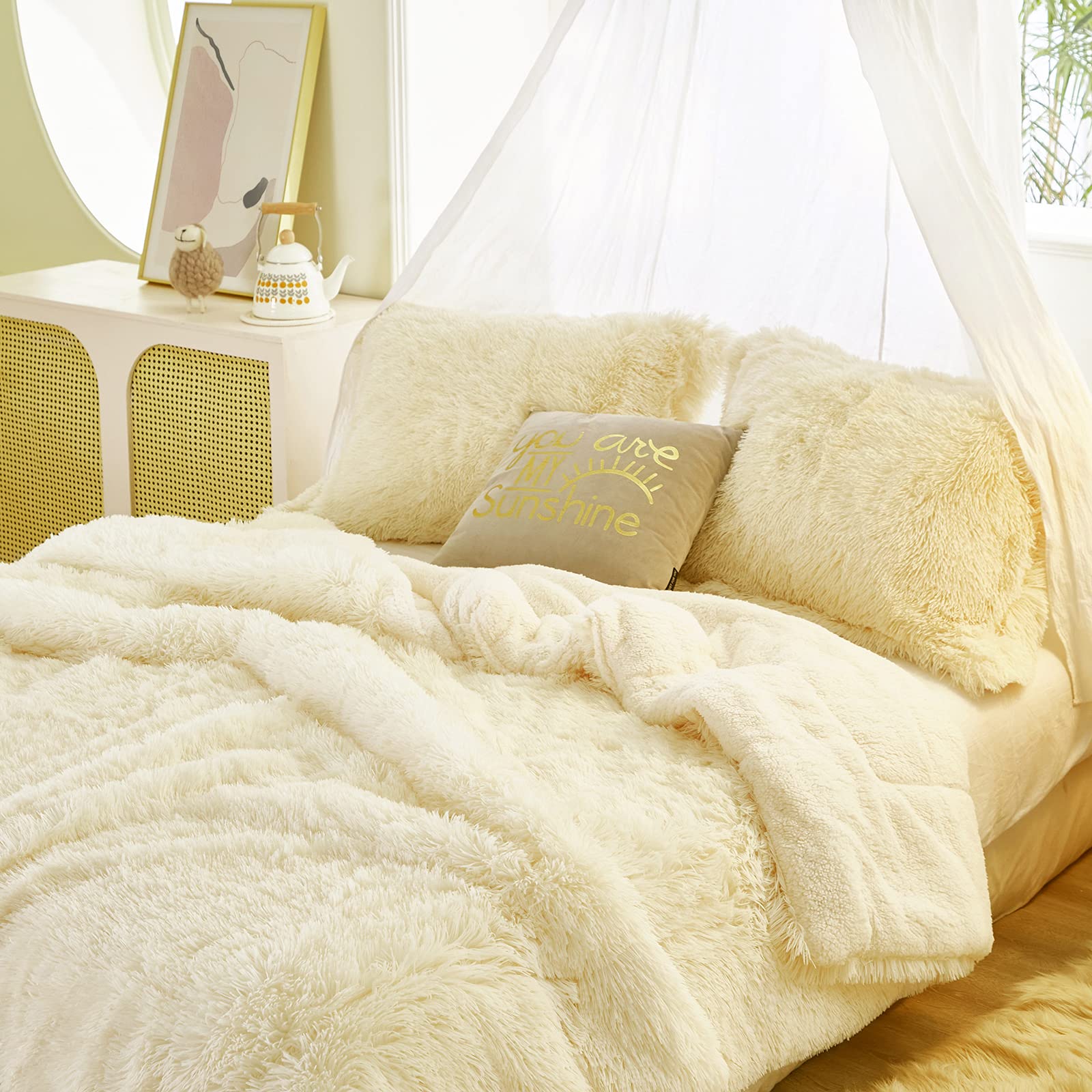 Luxury Faux Fur Shaggy Comforter Set Full/Queen Size - Ultra Soft & Warm Reversible Plush Sherpa Bedding (Beige, 3-Piece: 1 Comforter + 2 Pillow Shams) - Cozy Winter Bedroom Upgrade for Master Bedroom, Guest Room & Dorm