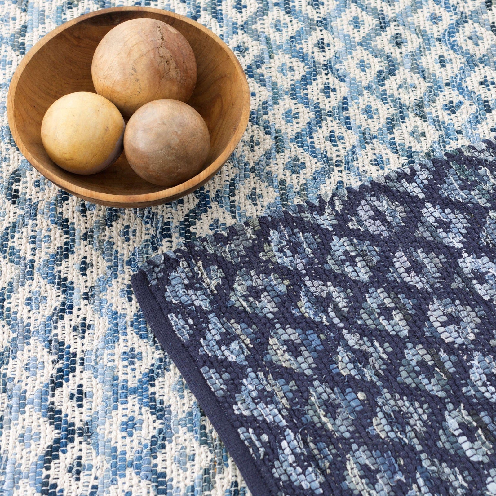 Dash & Albert Denim Rag Diamond Ivory Woven Cotton Rug - Soft & Durable Area Rug for Living Room, Bedroom, Nursery - Machine Washable Home Decor