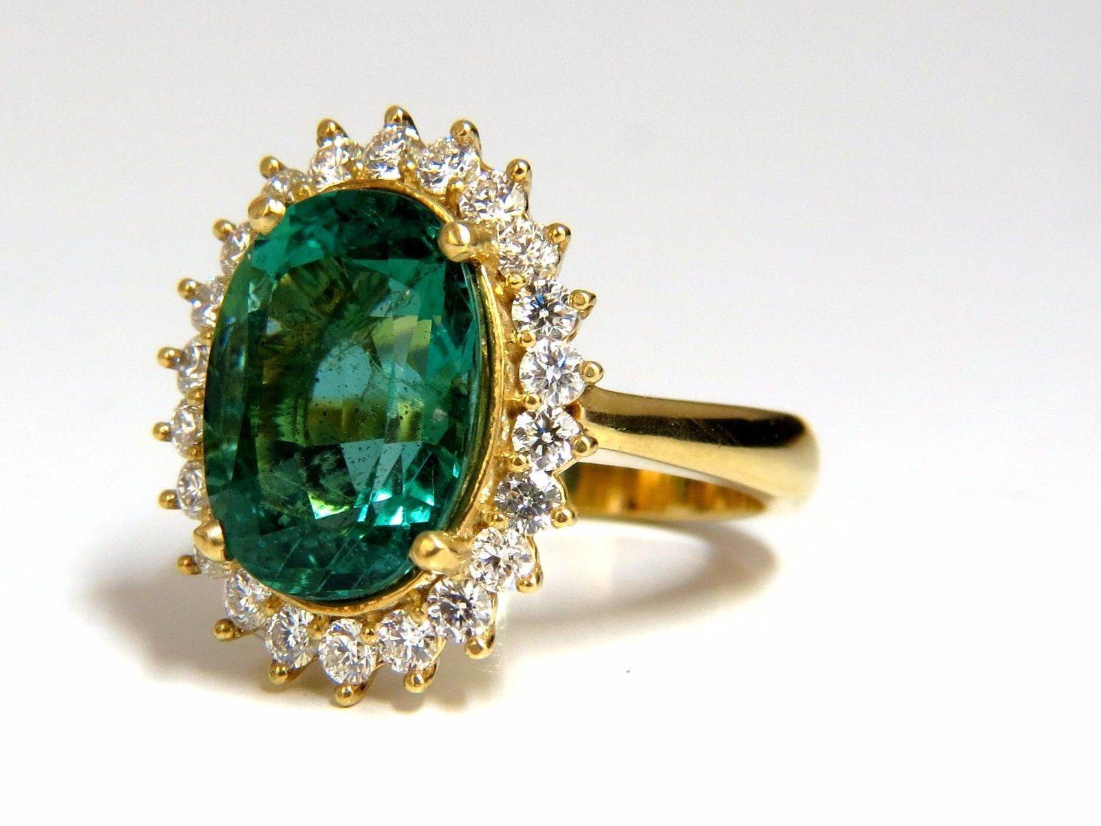 GIA Certified 8.60 Carat Natural Green Emerald Diamond Ring in 18K Gold with F1 Halo Setting - Perfect for Engagement, Anniversary & Special Occasions