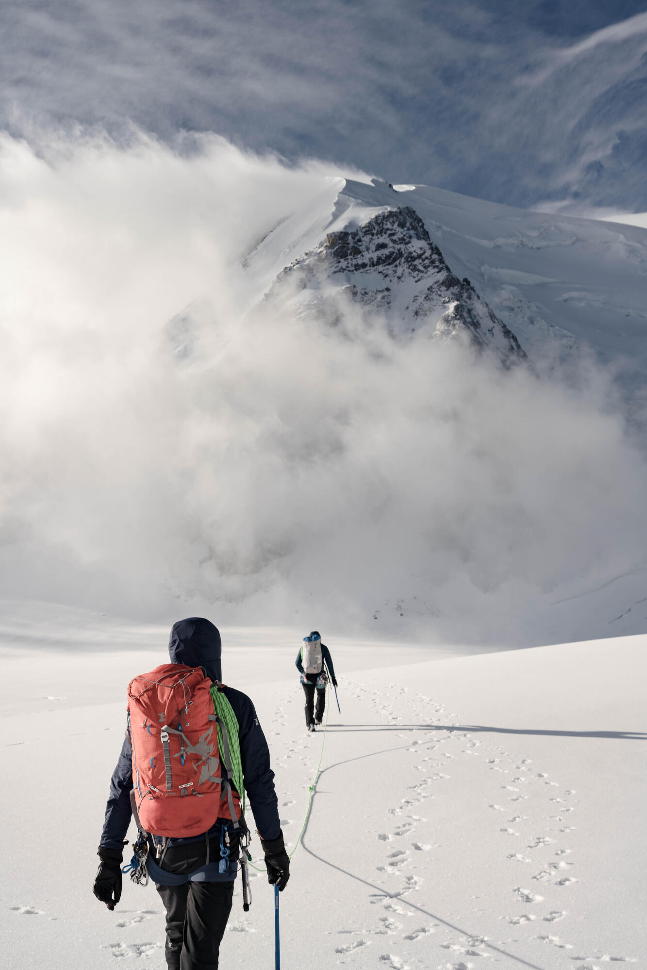 Simond Makalu 45L/70L Waterproof Mountaineering Backpack - Lightweight Hiking Climbing Backpack for Men & Women - Perfect for Alpine Trekking, Camping & Outdoor Adventures
