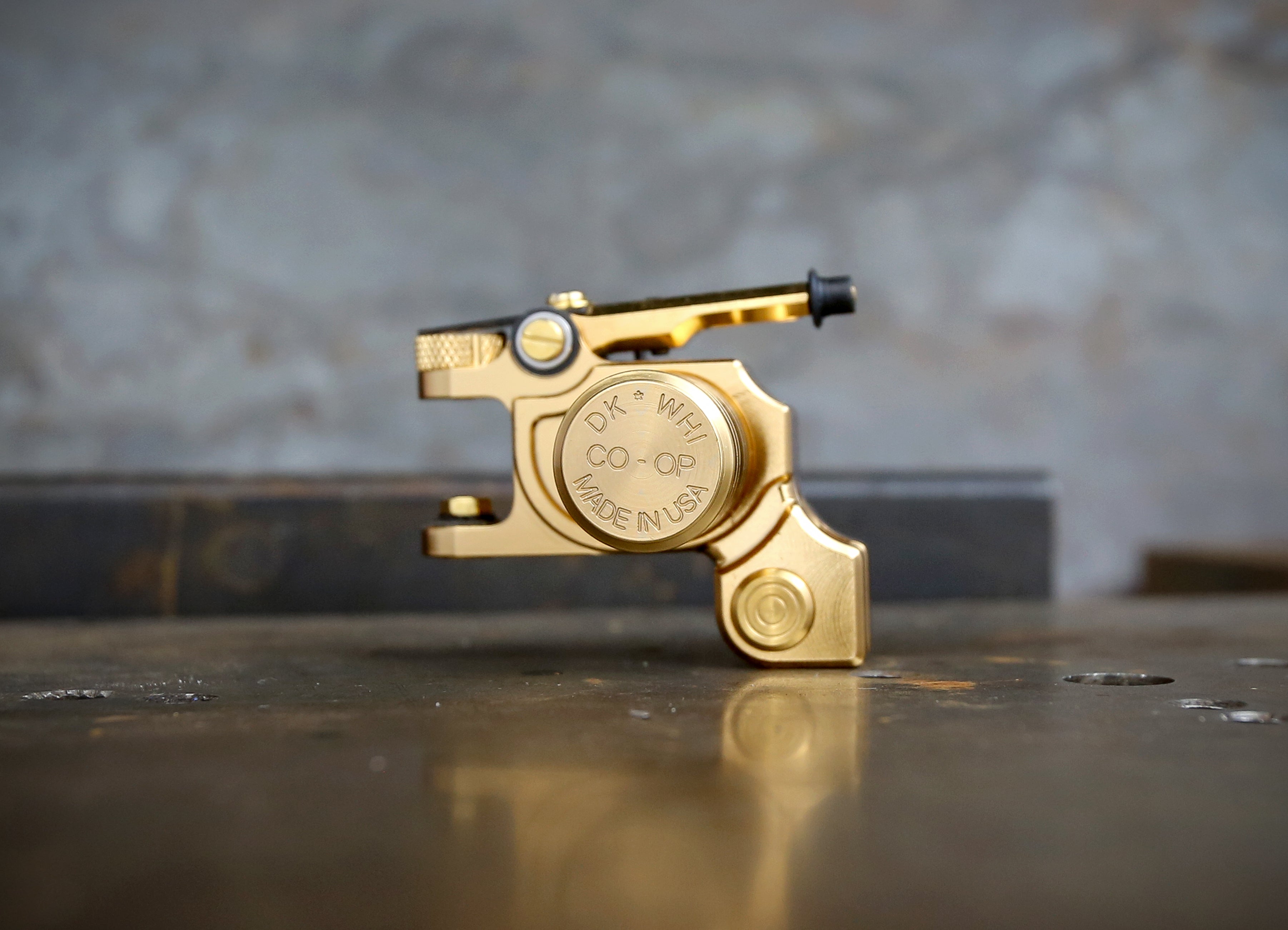 Dan Kubin V3/23 Sidewinder Featherweight Gold x Gold CC - Premium Lightweight Knife for Outdoor Adventures, Camping & EDC