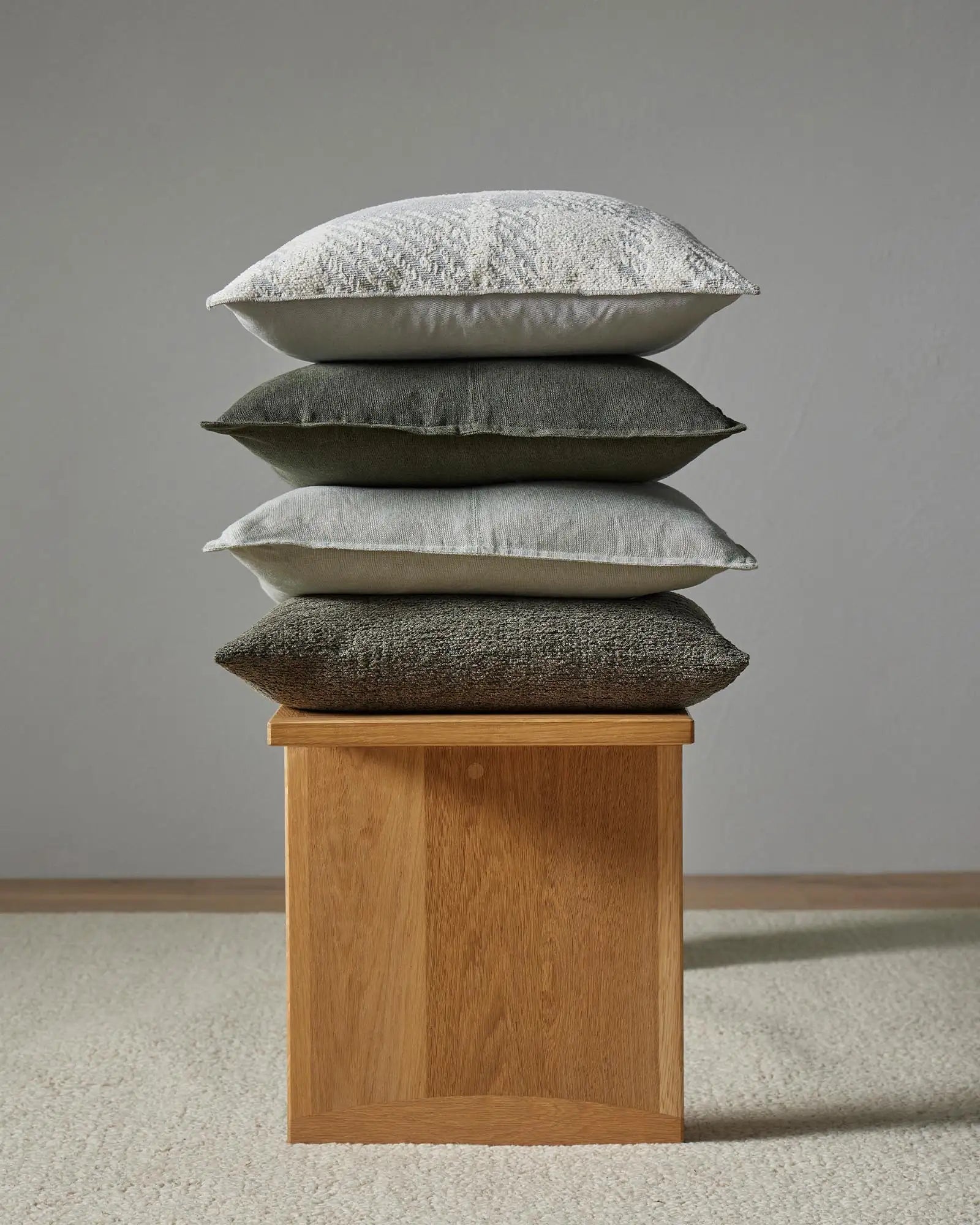Laurent Cushion Moss - Premium Decorative Moss for Home & Office Decor, Terrariums, Fairy Gardens, and Floral Arrangements