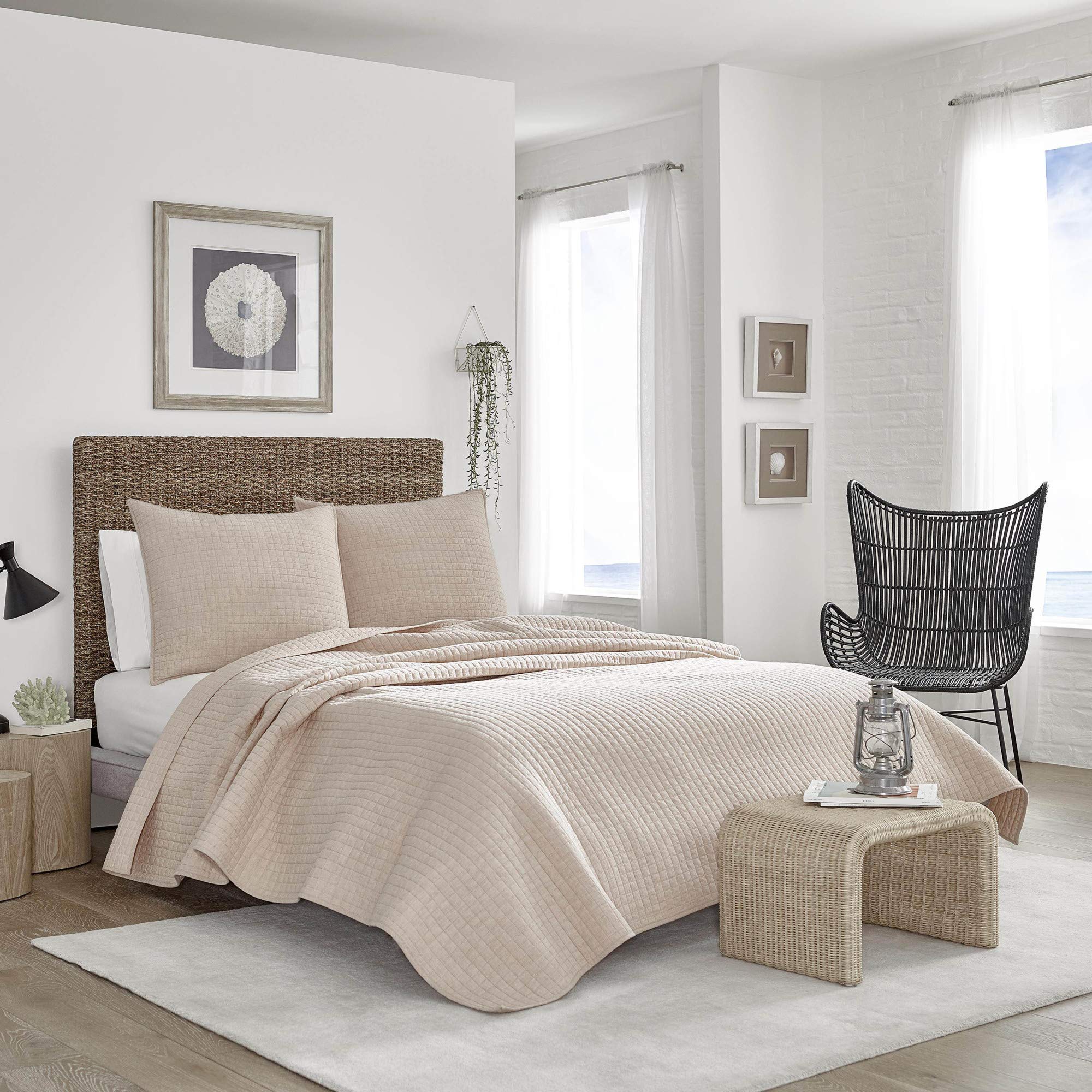 Southern Tide Misty Sands Coral King Size Quilt - Soft & Breathable Bedding for Coastal & Beach Themed Bedrooms