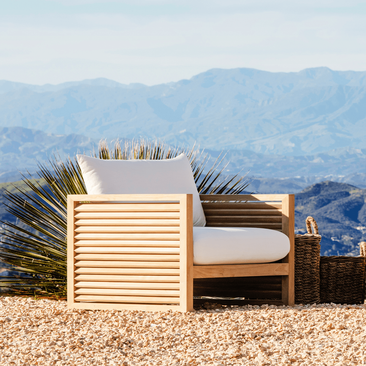 Modern Louver Lounge Chair - Adjustable Reclining Patio Furniture for Outdoor Relaxation | Perfect for Poolside, Garden, and Backyard Lounging