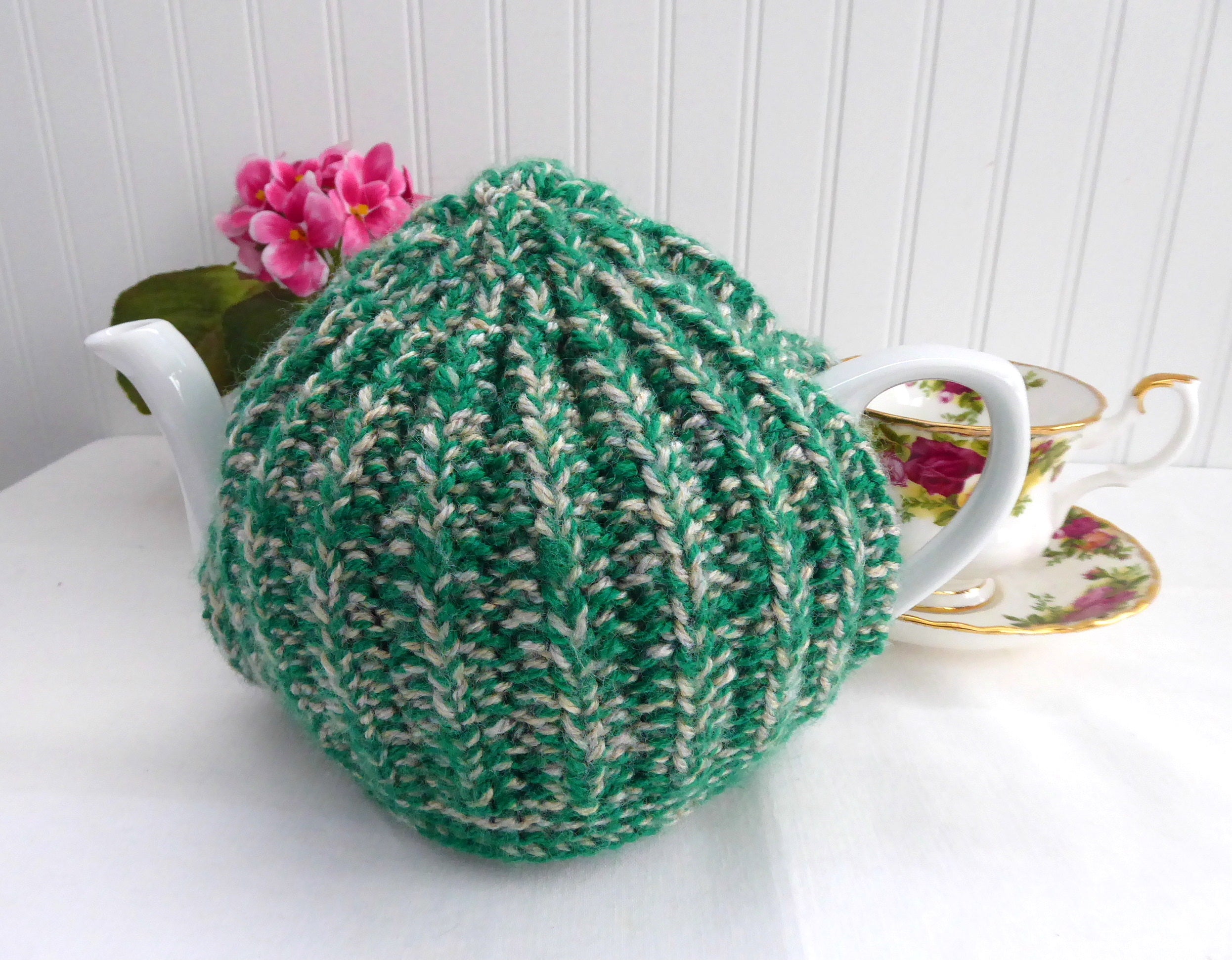 Vintage 1970s Knitted Stretchy Tea Cosy - Variegated Green & Tan English Tea Pot Cover, Handmade Cozy for Medium Tea Pots | Perfect for Afternoon Tea, Tea Parties & British Tea Traditions