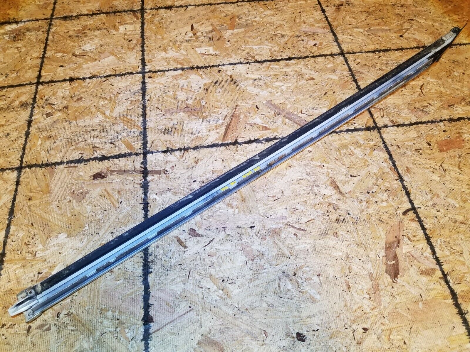 2005-2009 Cadillac SRX Left Driver Side Windshield Pillar Trim Molding - OEM Replacement Part for A-Pillar Cover - Perfect for Vehicle Restoration & Interior Repair