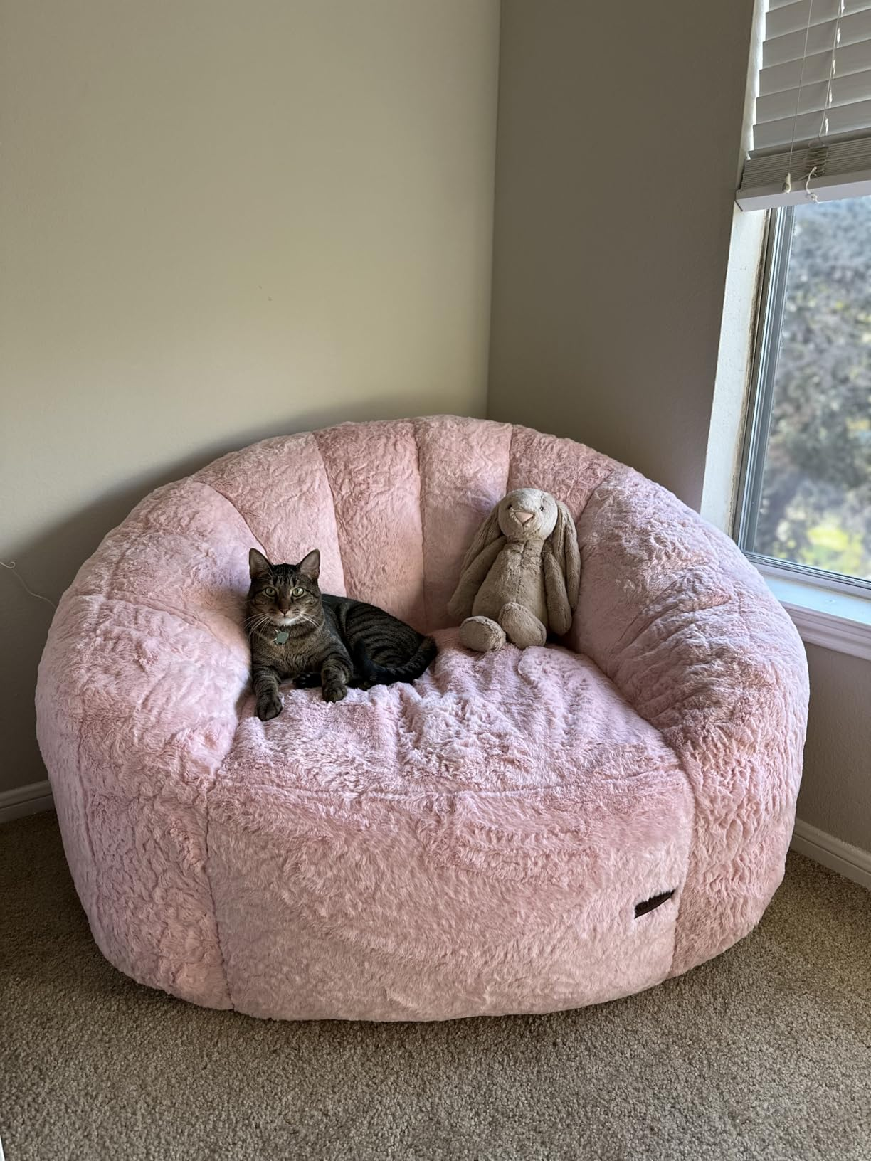 MAXYOYO Giant Faux Fur Bean Bag Chair - Oversized Shell Design for Reading, Lounging & Relaxation - Pink Comfy Floor Seat for Bedroom, Living Room & Dorm