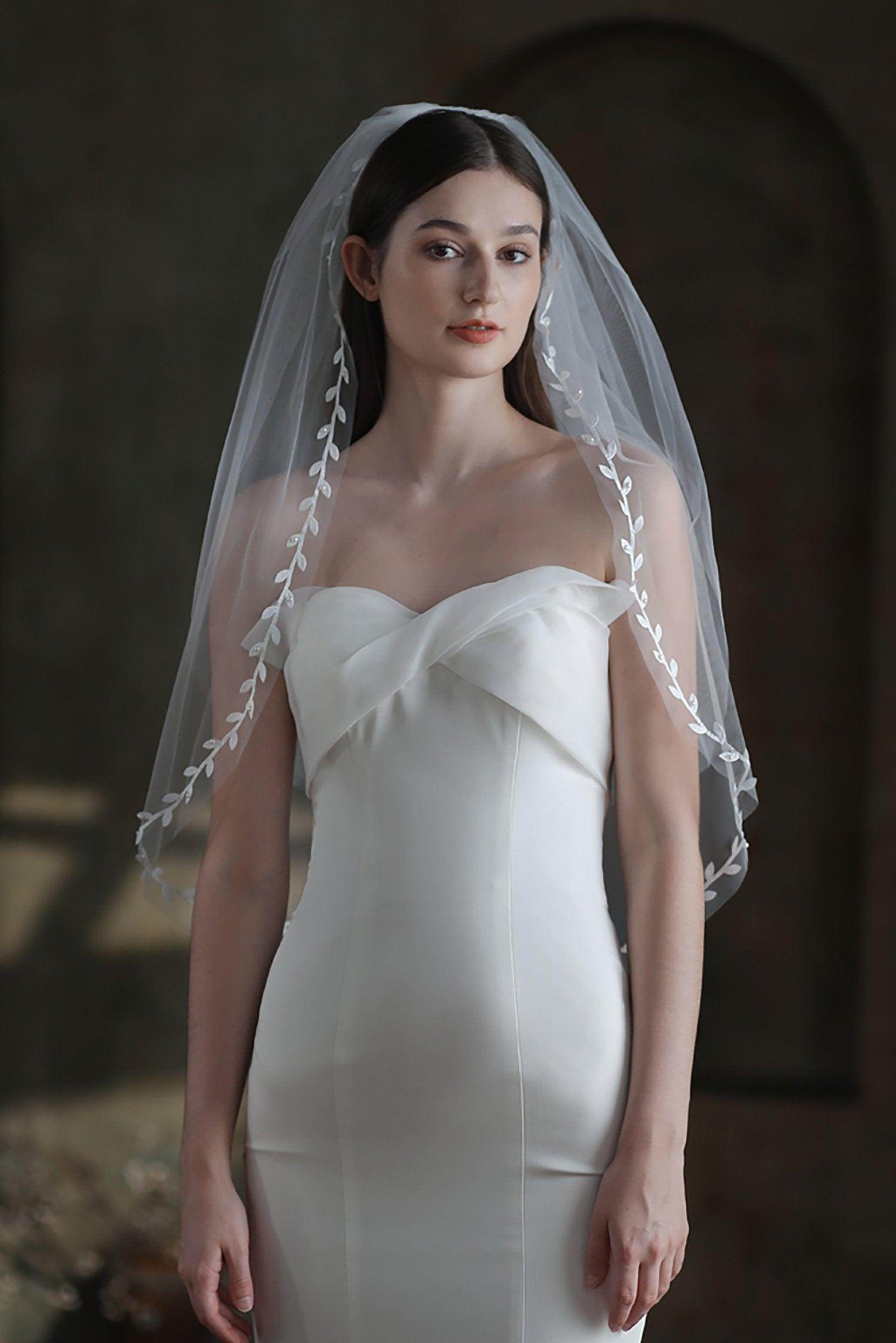 Elegant One-Tier Leaves Edge Tulle Waist Veil CV0300 - Perfect for Bridal Accessories, Wedding Ceremonies & Boho Photoshoots