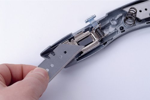 Retractable Blade Utility Knife - Heavy Duty Trapezium Blade for Cutting Boxes, Carpentry & DIY Projects | Sharp & Durable Craft Knife