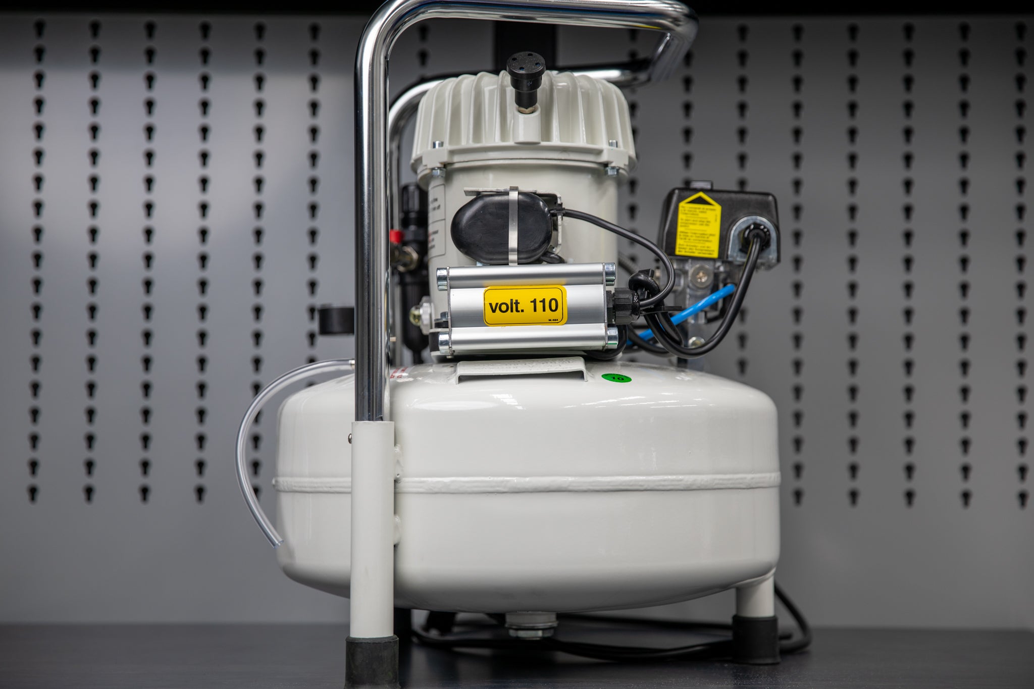 Werther P50/24AL Silent Piston Air Compressor - 24L Oil-Free & Quiet Air Compressor for Home Garage, DIY Projects & Pneumatic Tools (60dB Low Noise)