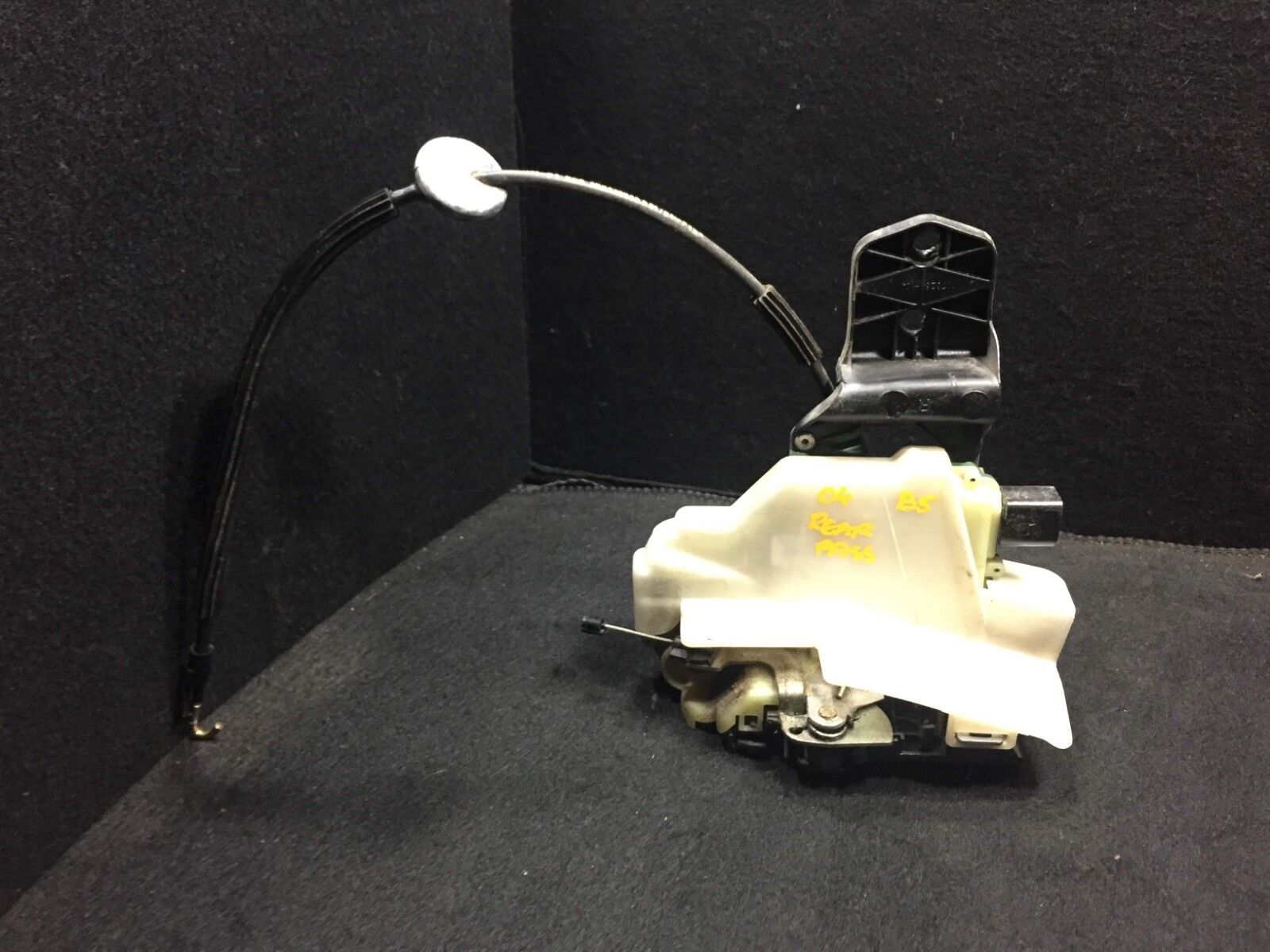 02 03 04 05 Volkswagen Passat Rear Right Door Lock Latch Actuator OEM D23 - Replacement Car Part for Smooth Door Operation & Enhanced Security | Perfect for DIY Auto Repair & Vehicle Maintenance