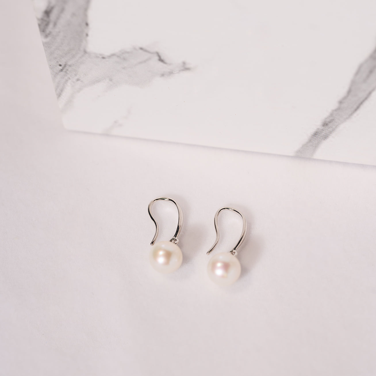 18K Gold Akoya Pearl Earrings for Women - Classic Stud Earrings with Genuine Akoya Pearls - Perfect for Weddings, Anniversaries & Special Occasions
