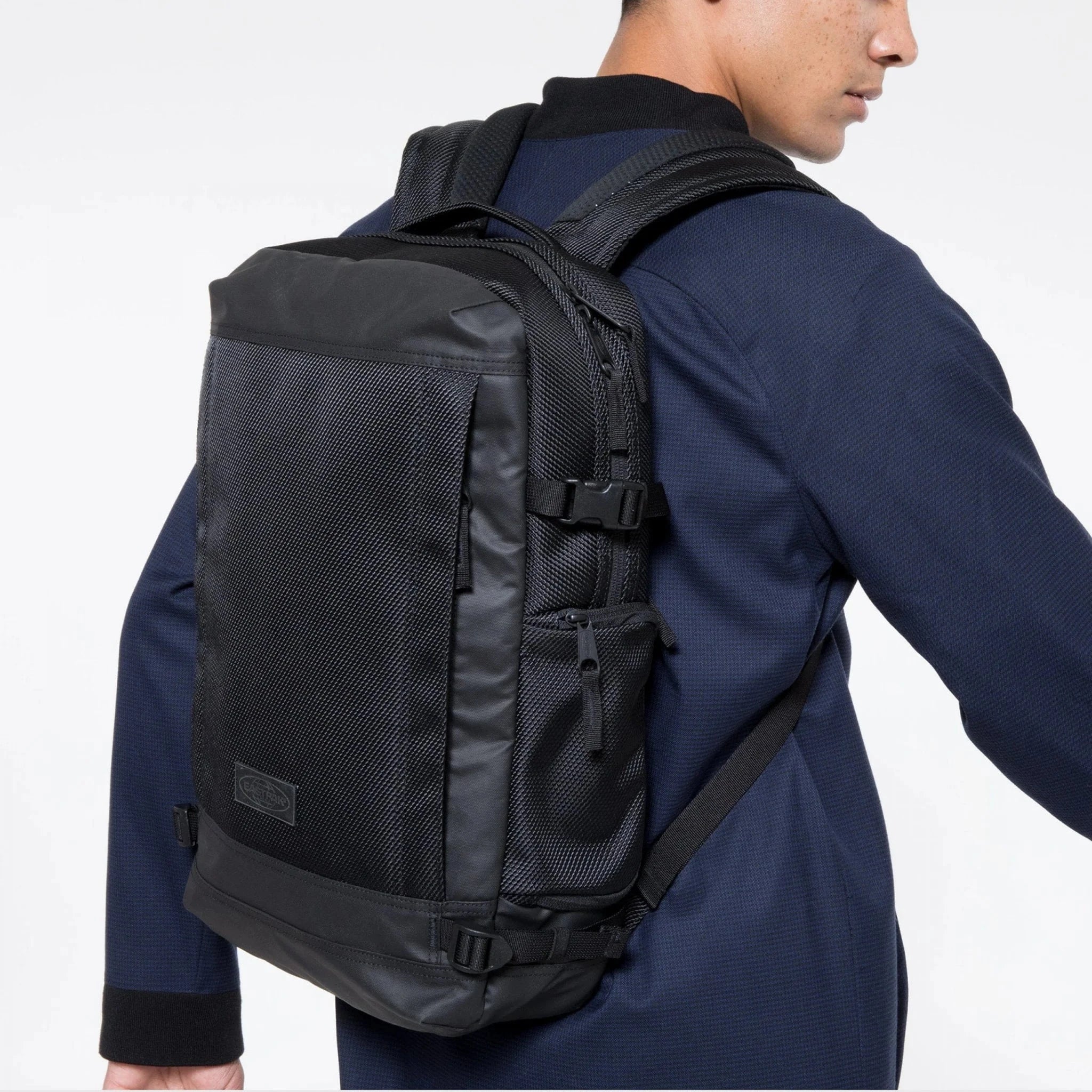 Eastpak Tecum M CNNCT Backpack - Stylish & Durable Laptop Backpack for Work, School & Travel - Water-Resistant Coat Protection for Commuters & Students