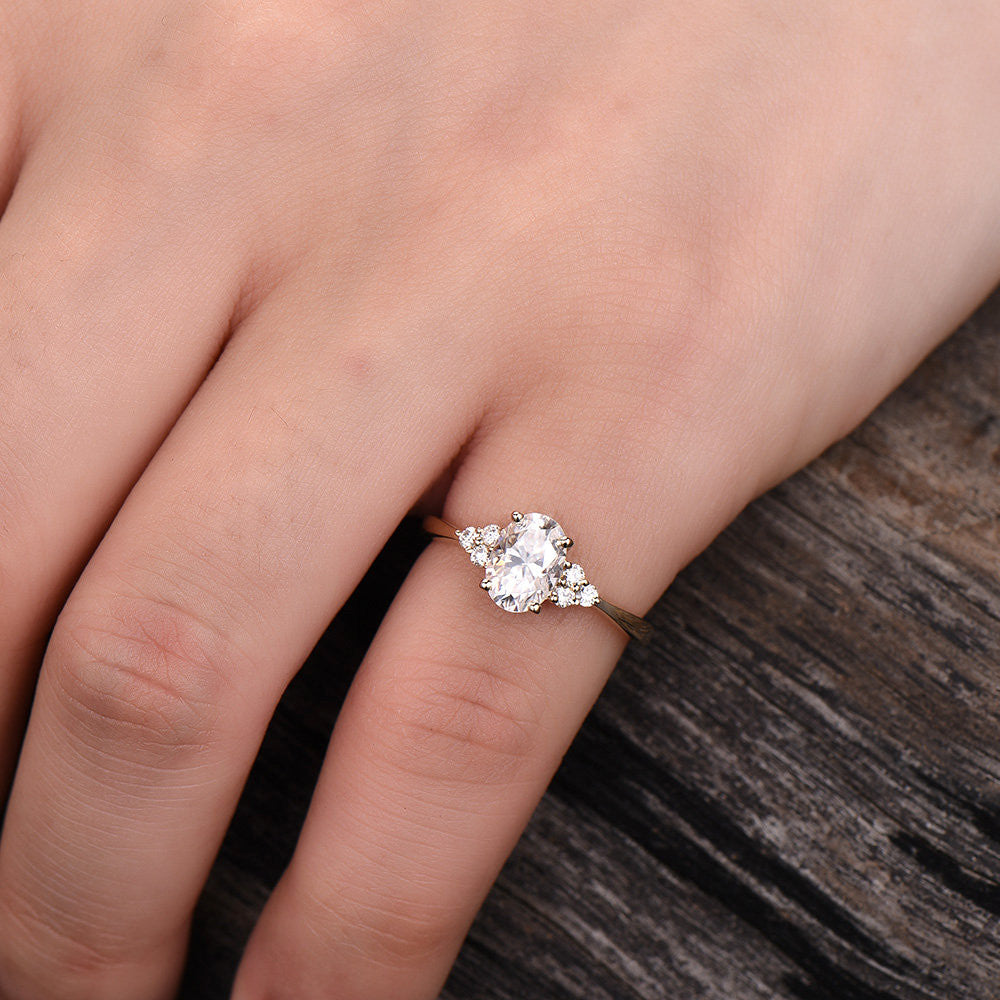 Moissanite Engagement Ring 5x7mm Oval Cut 0.9-1 Carat 14K/18K Yellow Gold Wedding Band with Diamond Accents - Perfect for Bridal, Proposal & Anniversary Gifts