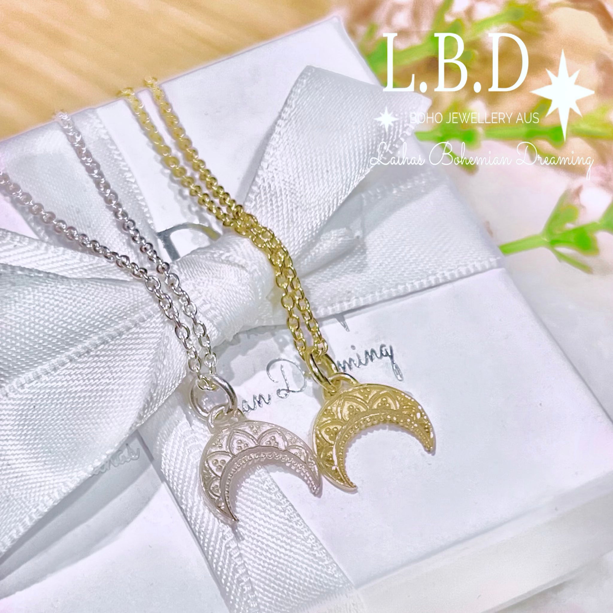 Laihas La Luna Mini Moon Gold Boho Necklace for Women - Dainty Gold Moon Pendant Necklace - Boho Chic Jewelry for Everyday Wear & Special Occasions
