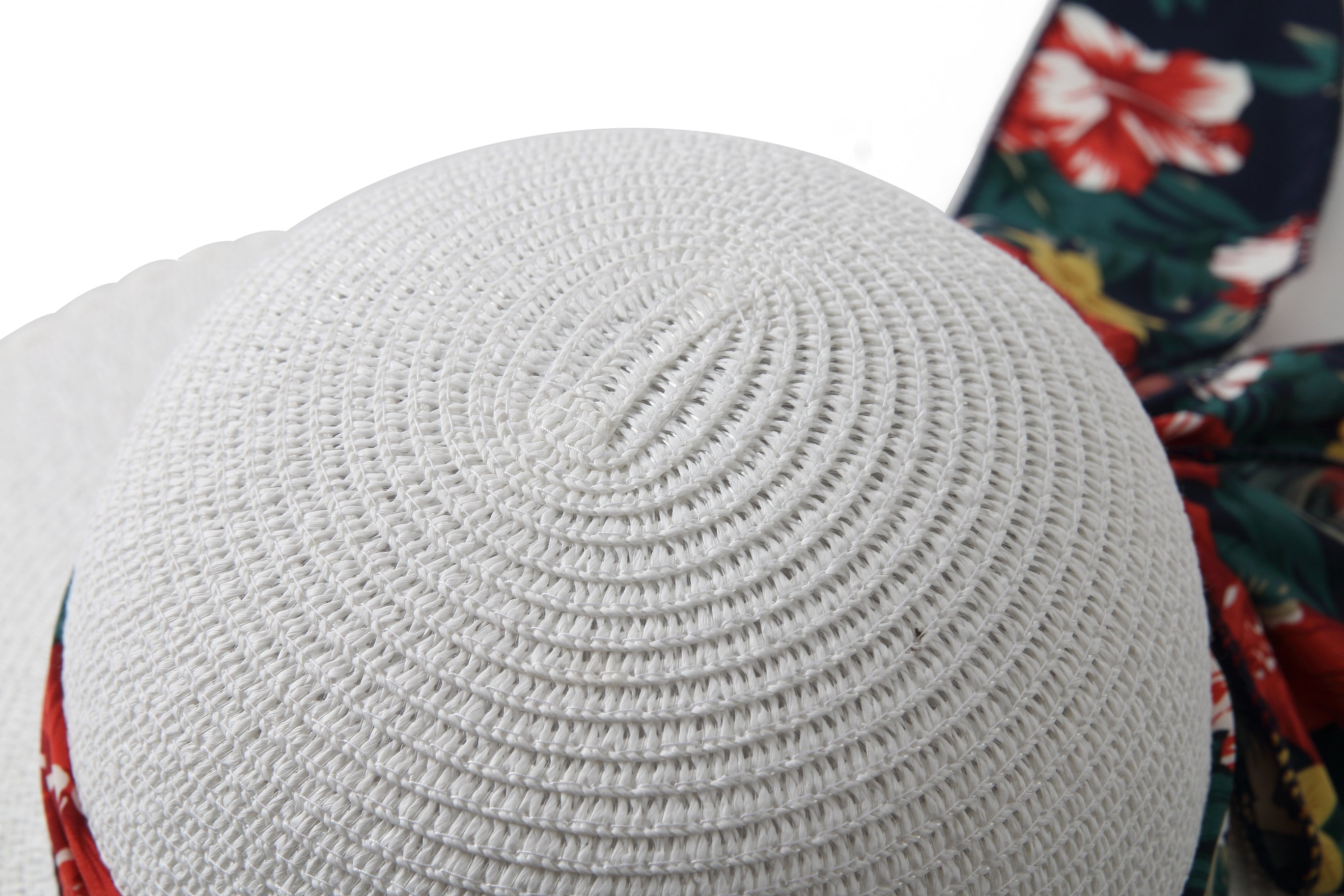 Stylish Round Tulip White Hat for Women - Summer Sun Protection & Fashion Accessory - Perfect for Beach, Outdoor Activities and Casual Wear