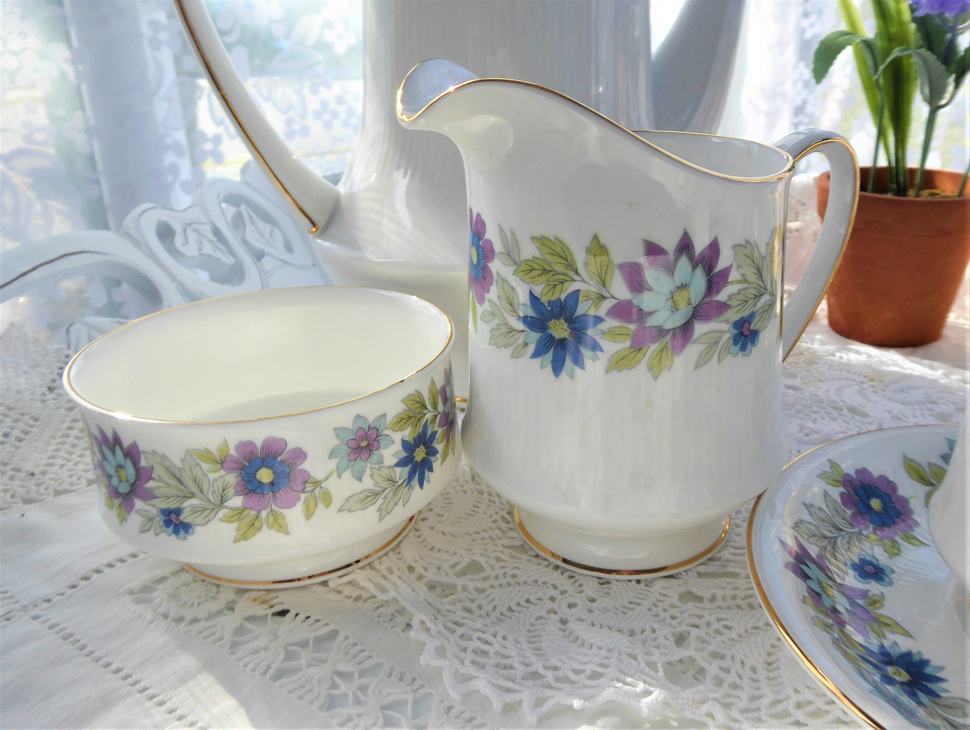 Vintage Paragon Cherwell Cream and Sugar Set - England Retro 1950s Lavender Green Ceramic Tea Service for Afternoon Tea, Coffee Break, and Collectible Home Decor