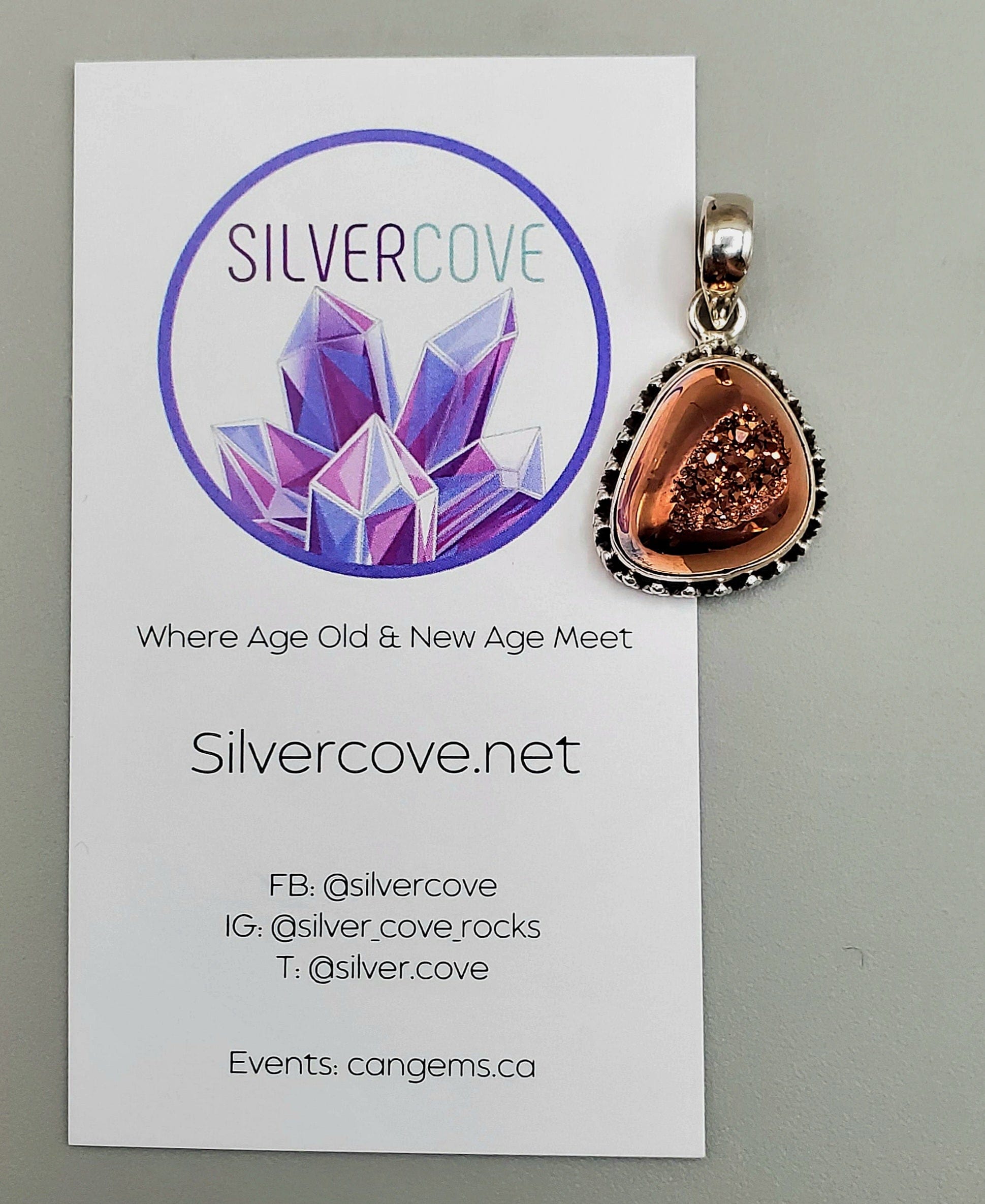 Natural Aura Druzy Crystal Pendant Necklace for Women - Healing Stone Jewelry for Spiritual Energy & Chakra Balancing - Perfect for Meditation, Yoga & Everyday Wear