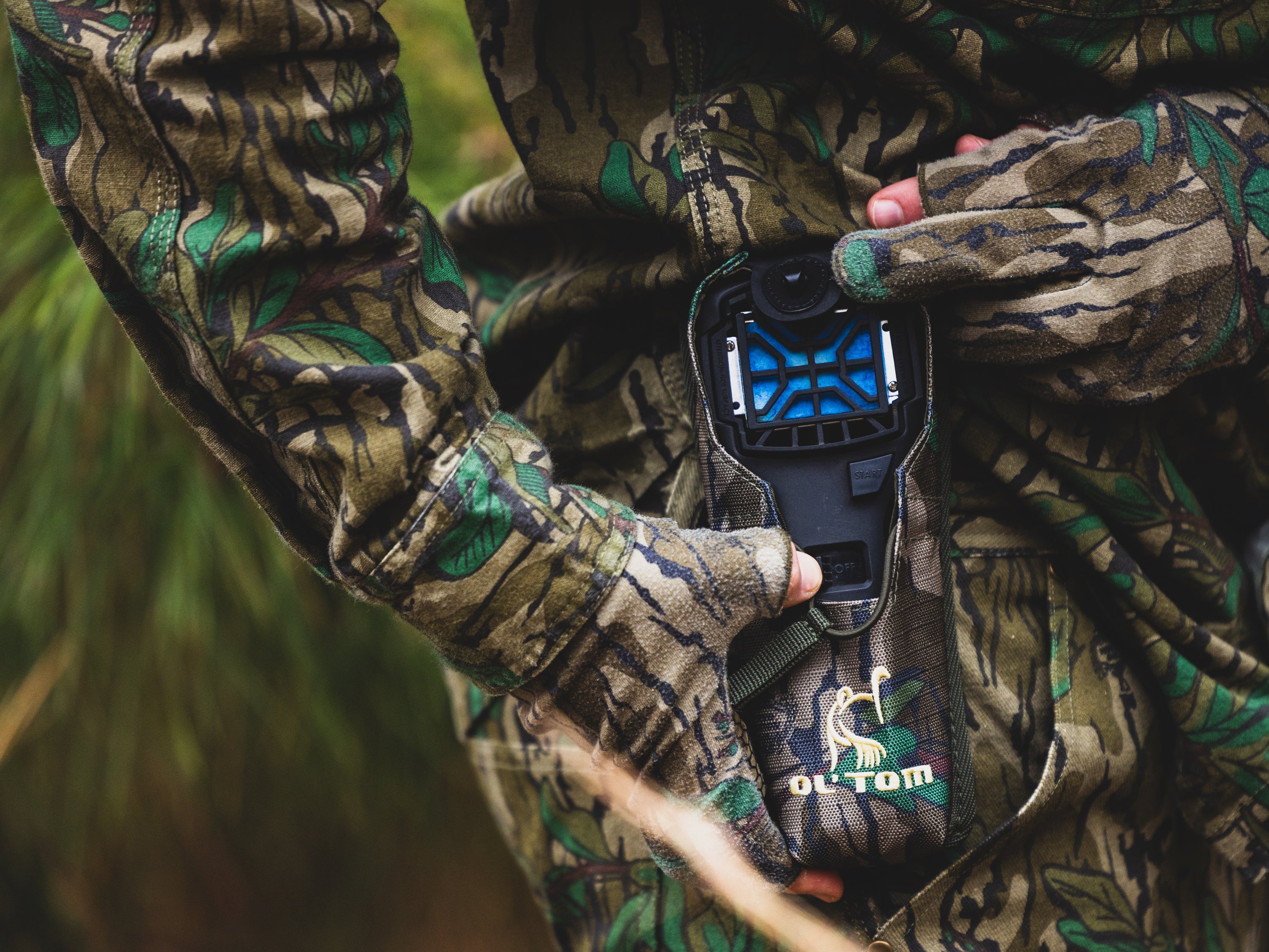 Thermacell Mosquito Repellent Holder with MOLLE Attachment - Portable Bug Repellent Device Mount for Camping, Hiking & Outdoor Adventures