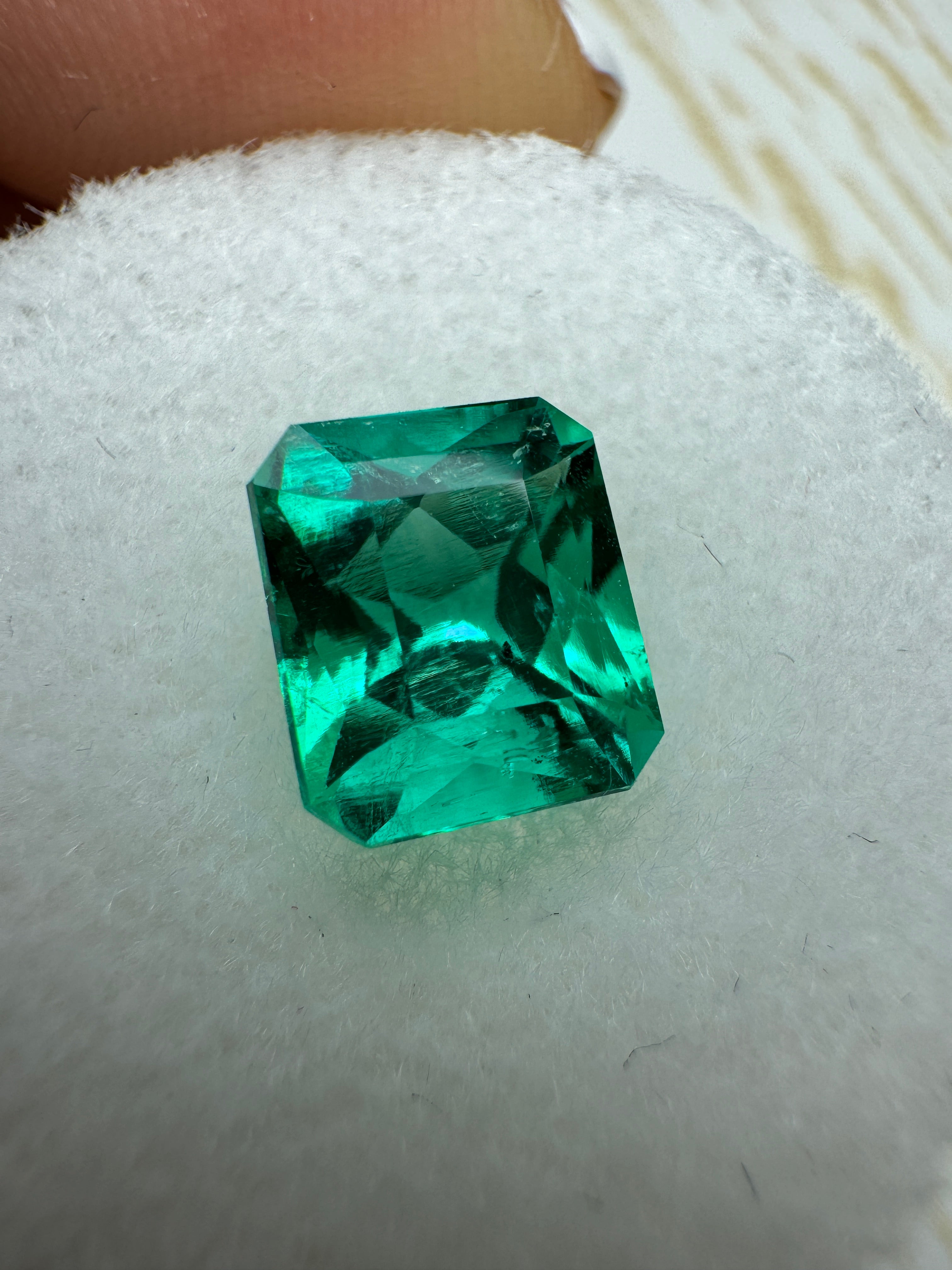 1.66 Carat RARE Certified Butterfly Effect/Drop of Oil Muzo Green Natural Loose Colombian Emerald Gemstone - Perfect for Engagement Rings, Fine Jewelry & Collector's Pieces