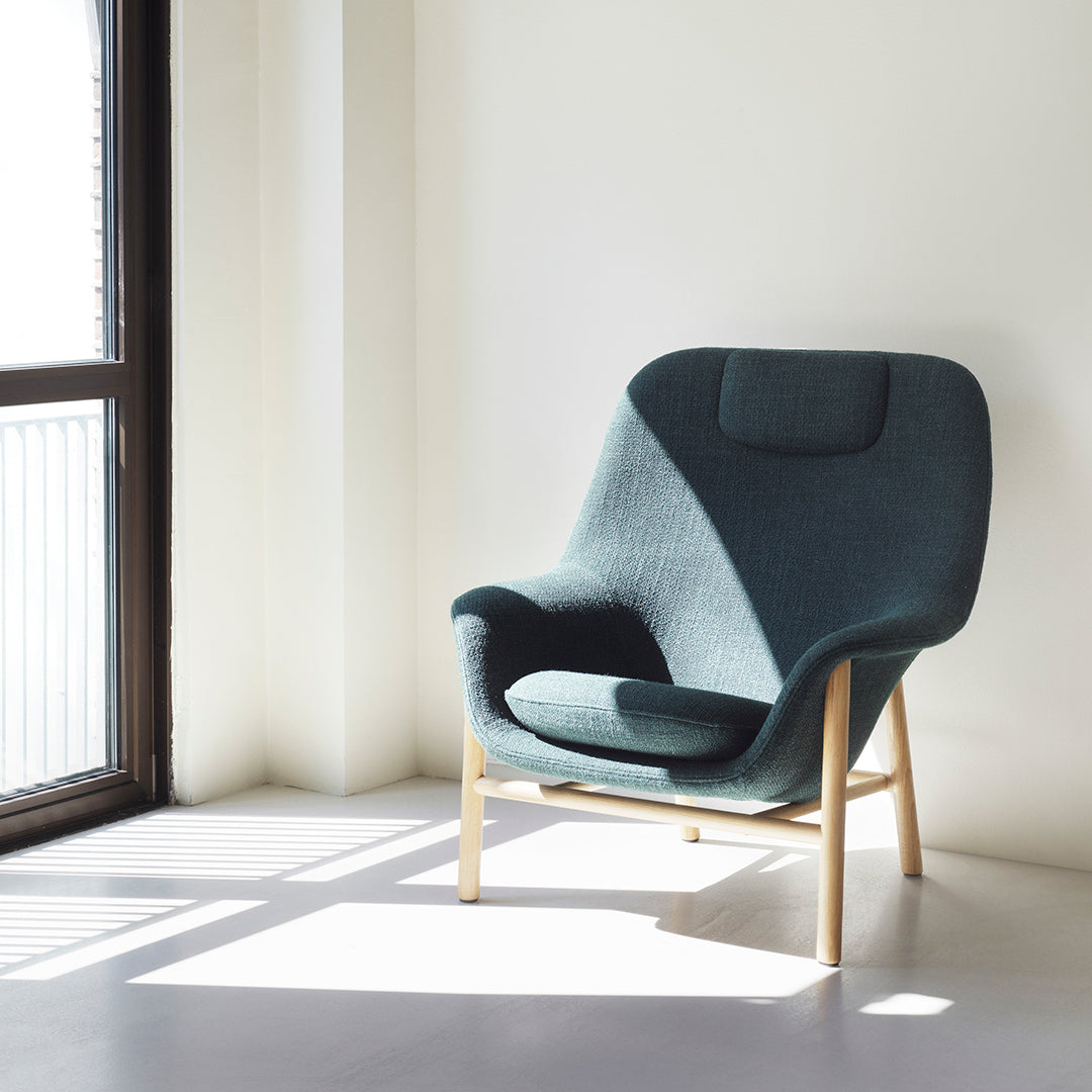 Modern Drape High Lounge Chair with Headrest & Wooden Legs - Perfect for Living Room, Patio, or Office Relaxation