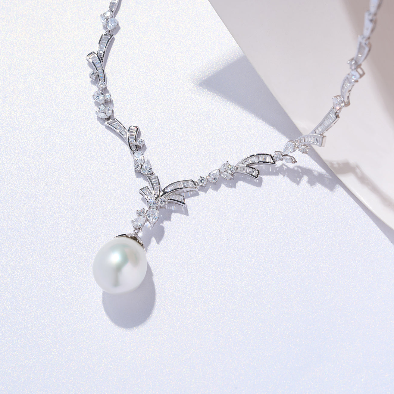 18K Solid Gold Australian White South Sea Pearl Necklace - Elegant Bridal Jewelry & Luxury Gift for Women (KN00274) | Perfect for Weddings, Anniversaries and Special Occasions