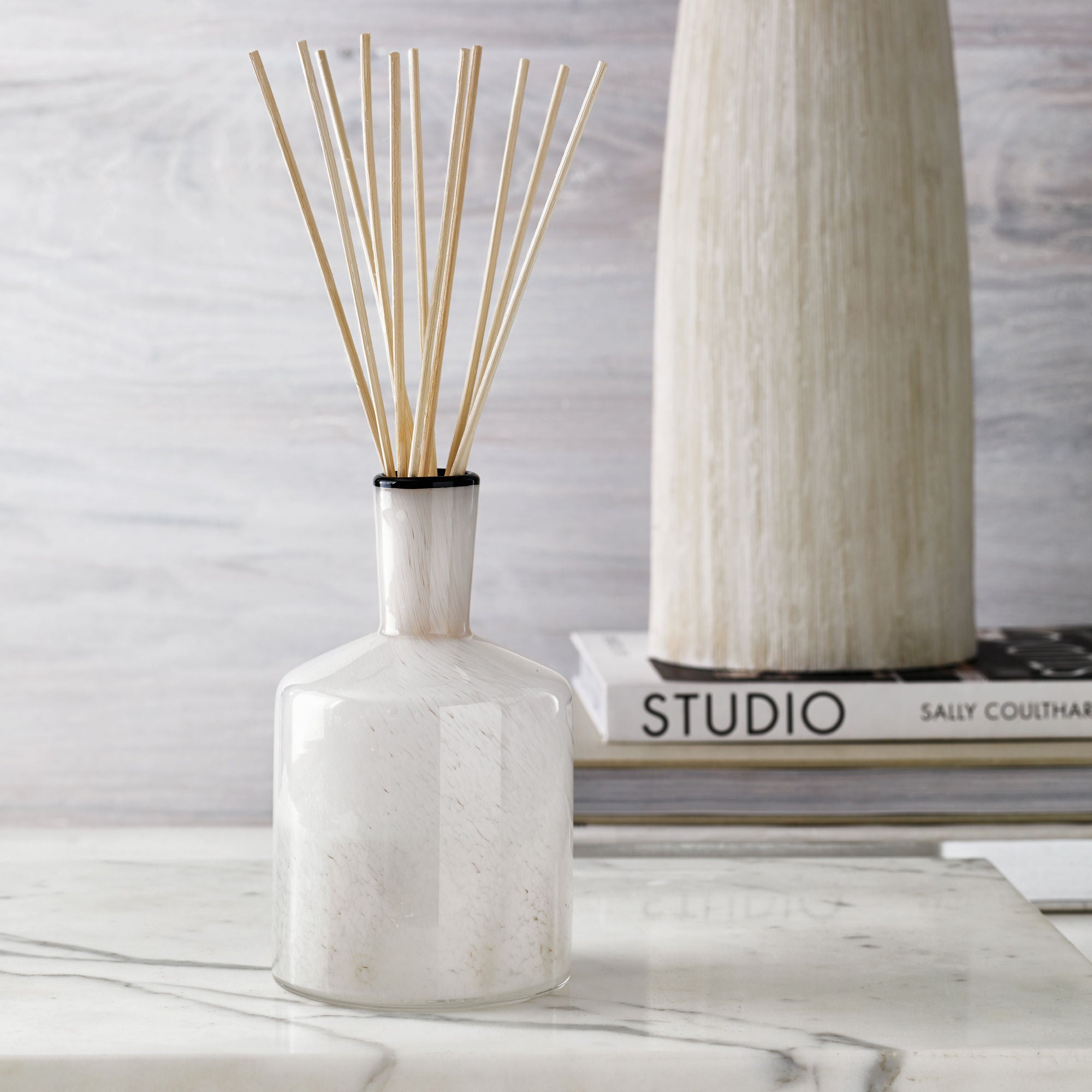 Luxury Champagne Scented Reed Diffuser for Home & Office - Elegant Aromatherapy Air Freshener for Living Room, Bedroom, Bathroom & Gifts
