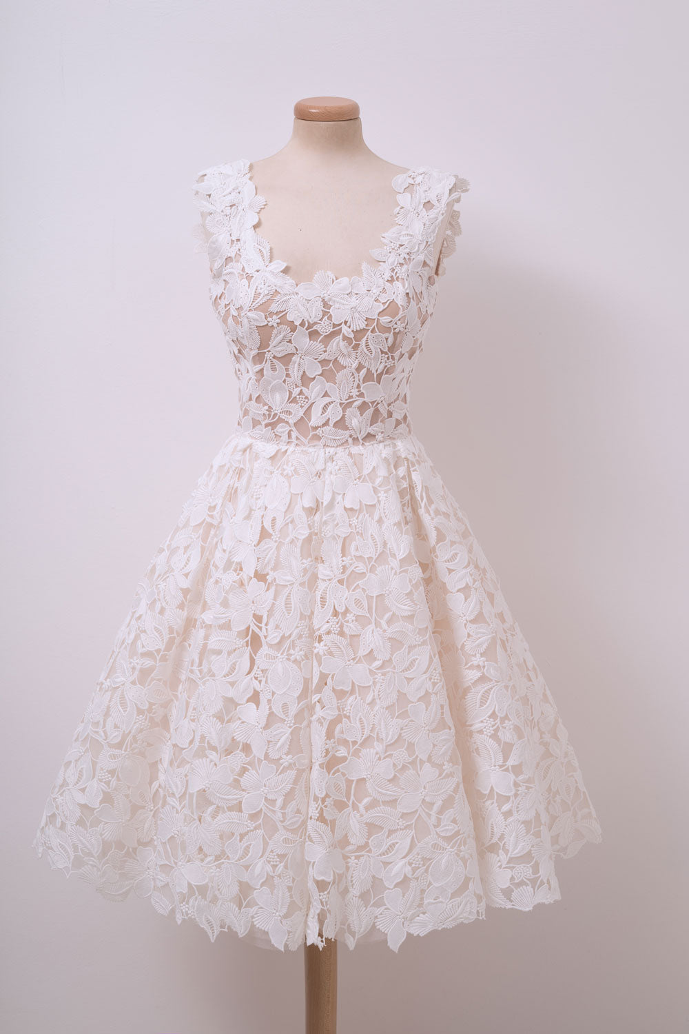 Ivory White Lace Mini Prom Dress - Elegant Homecoming Party Gown for Teens & Juniors | Perfect for Dances, Formals & Special Occasions