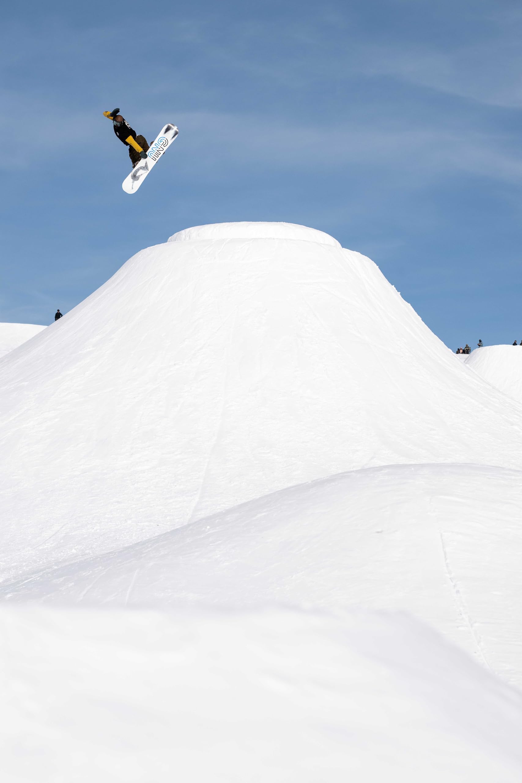 Gnu GWO Men's Snowboard - Freestyle & All-Mountain Performance for Powder, Park & Pipe - Perfect for Snowboarding Enthusiasts & Winter Sports Lovers