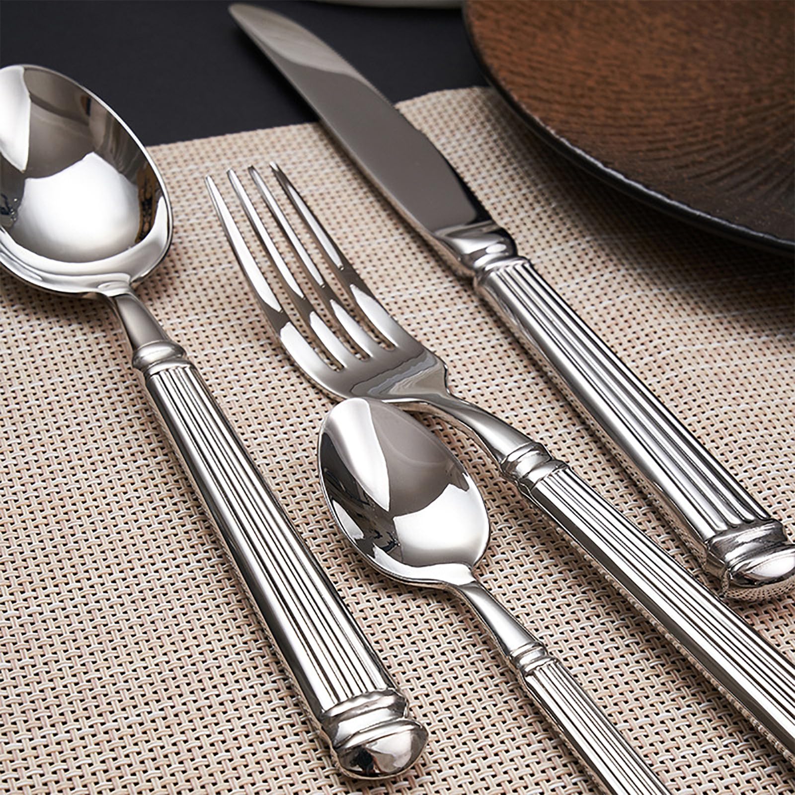 32-Piece Stainless Steel Silverware Set for 8 - Heavy Duty Flatware Cutlery Set with Steak Knives, Forks & Spoons - Dishwasher Safe Wedding & Housewarming Gift Set - Perfect for Dinner Parties, Family Gatherings & Everyday Dining
