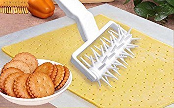 iKito Plastic Pizza Dough Docker Roller - Professional Pastry Dough Pitter for Perfect Pizza Crust - Ideal for Home Baking, Restaurant Use & Pizza Making Enthusiasts